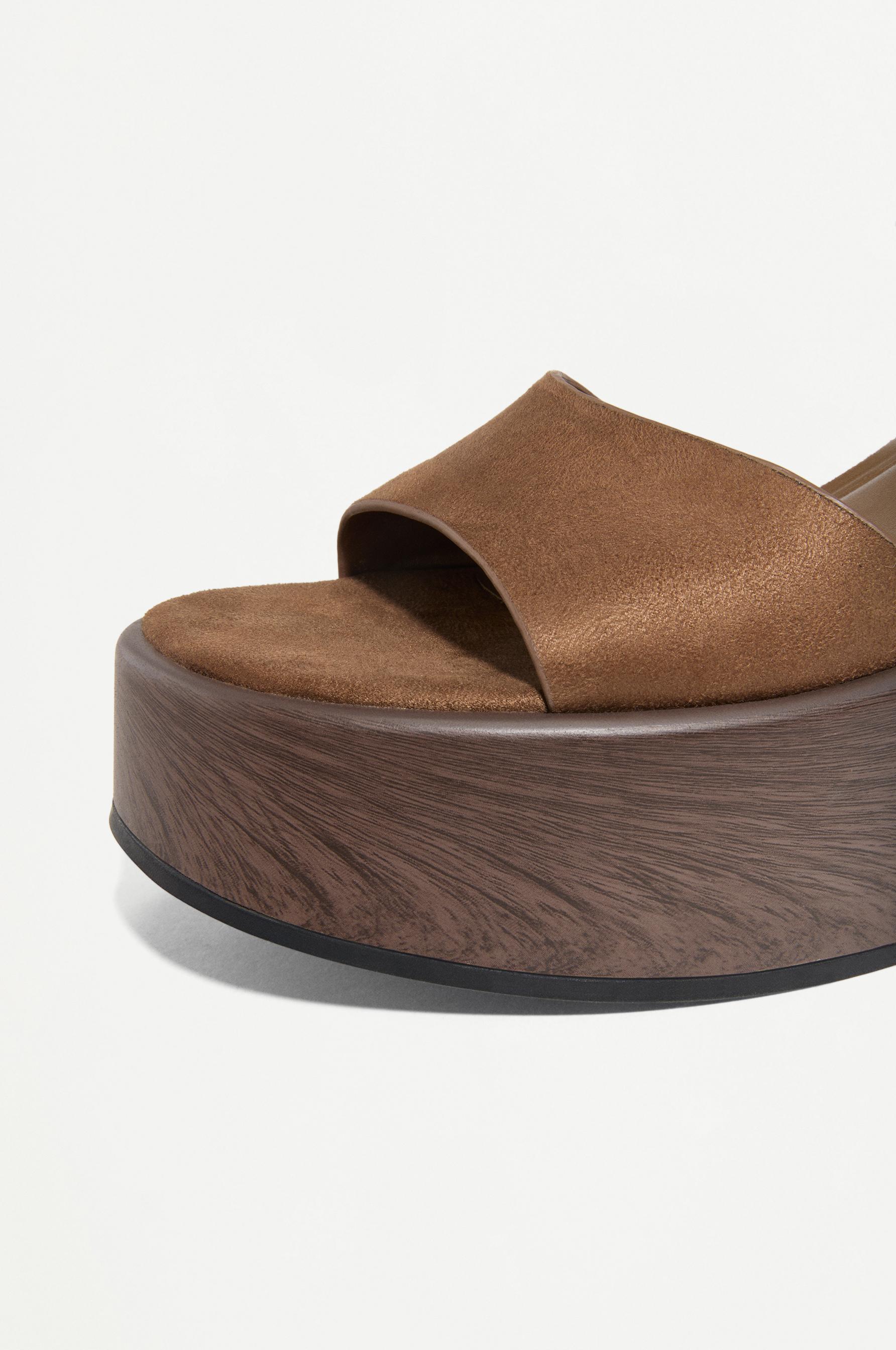 Wooden wedge sandal — BROWN