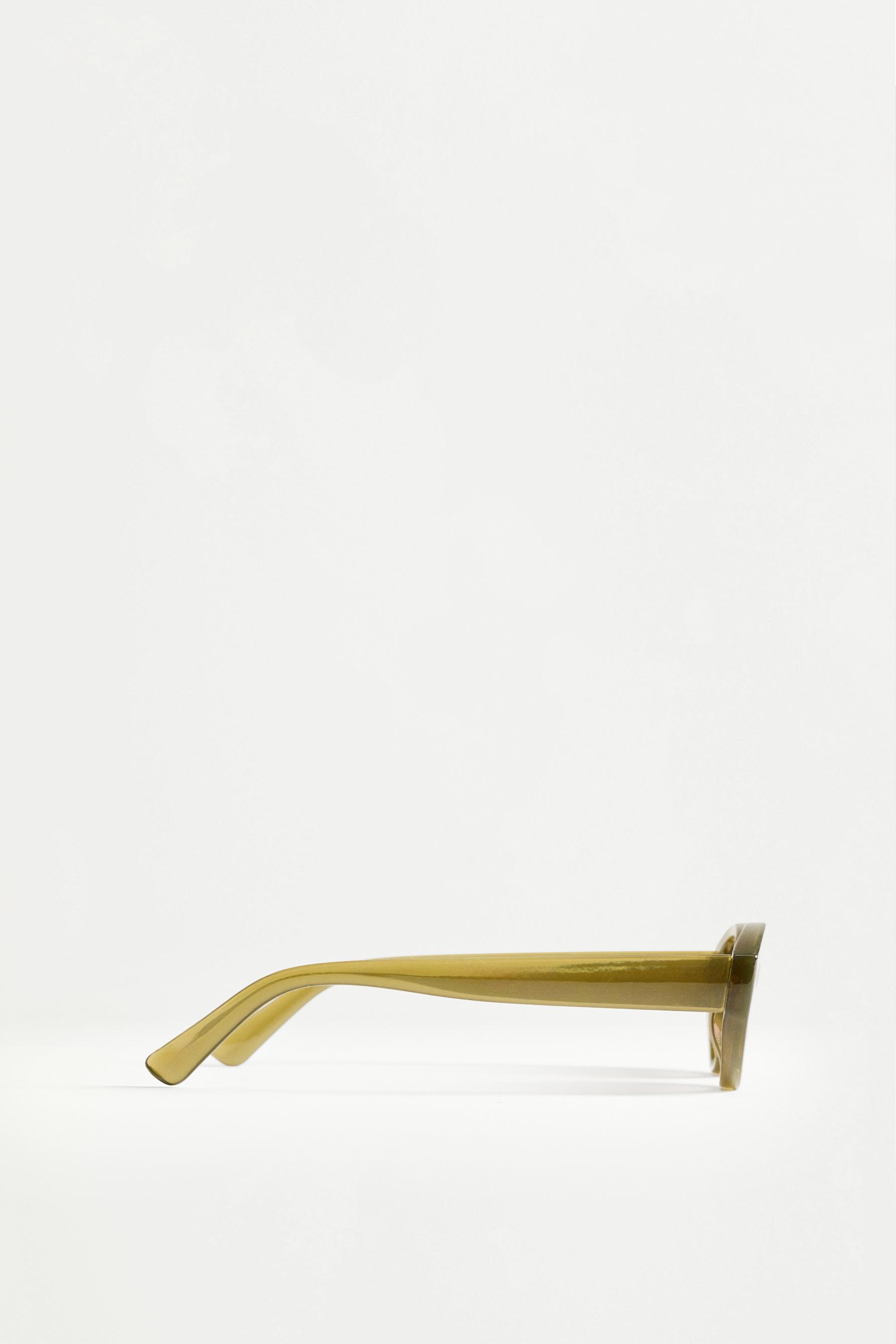 Olive green oval sunglasses — OLIVE GREEN