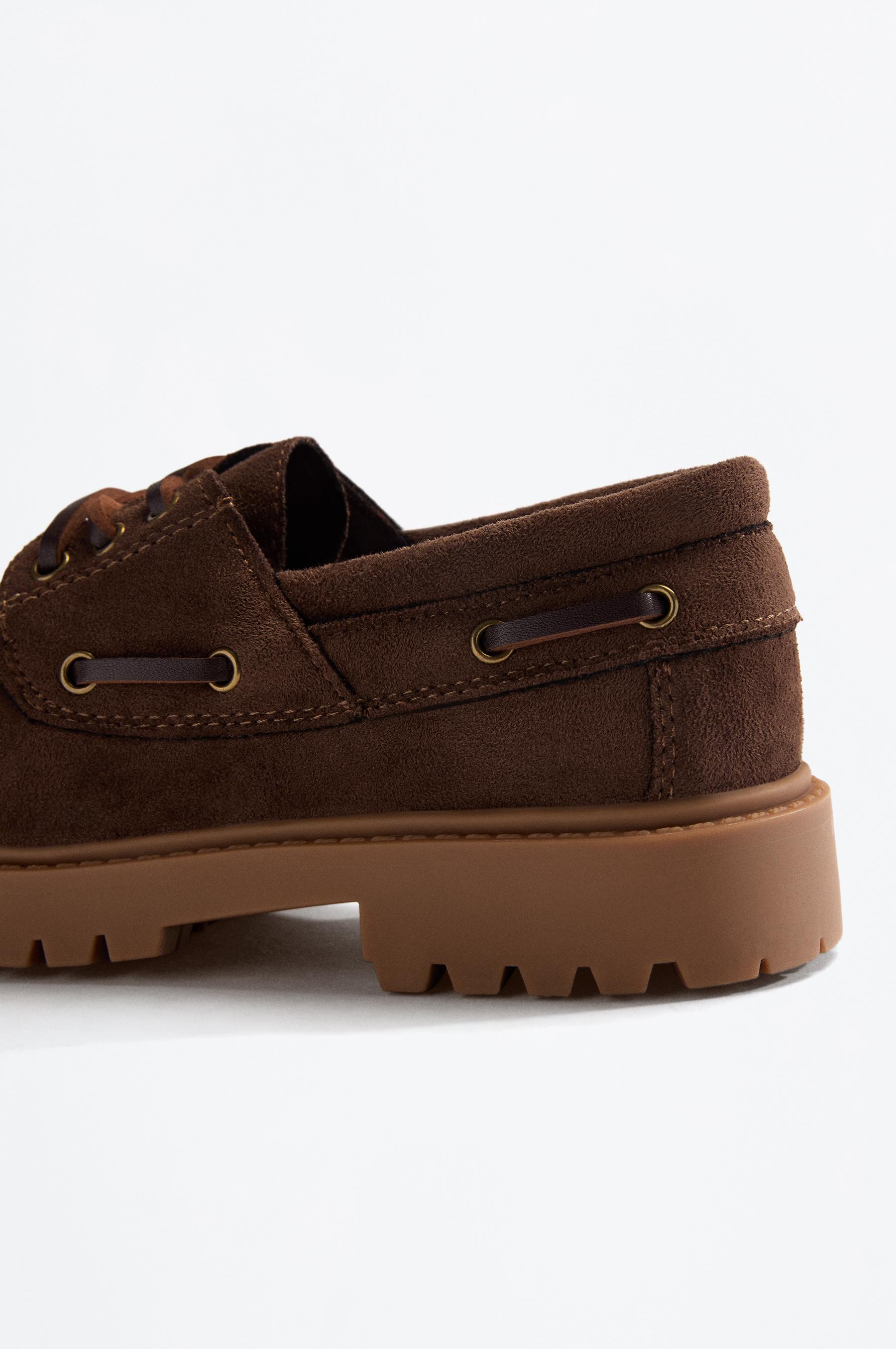 Track sole boat shoe — BROWN