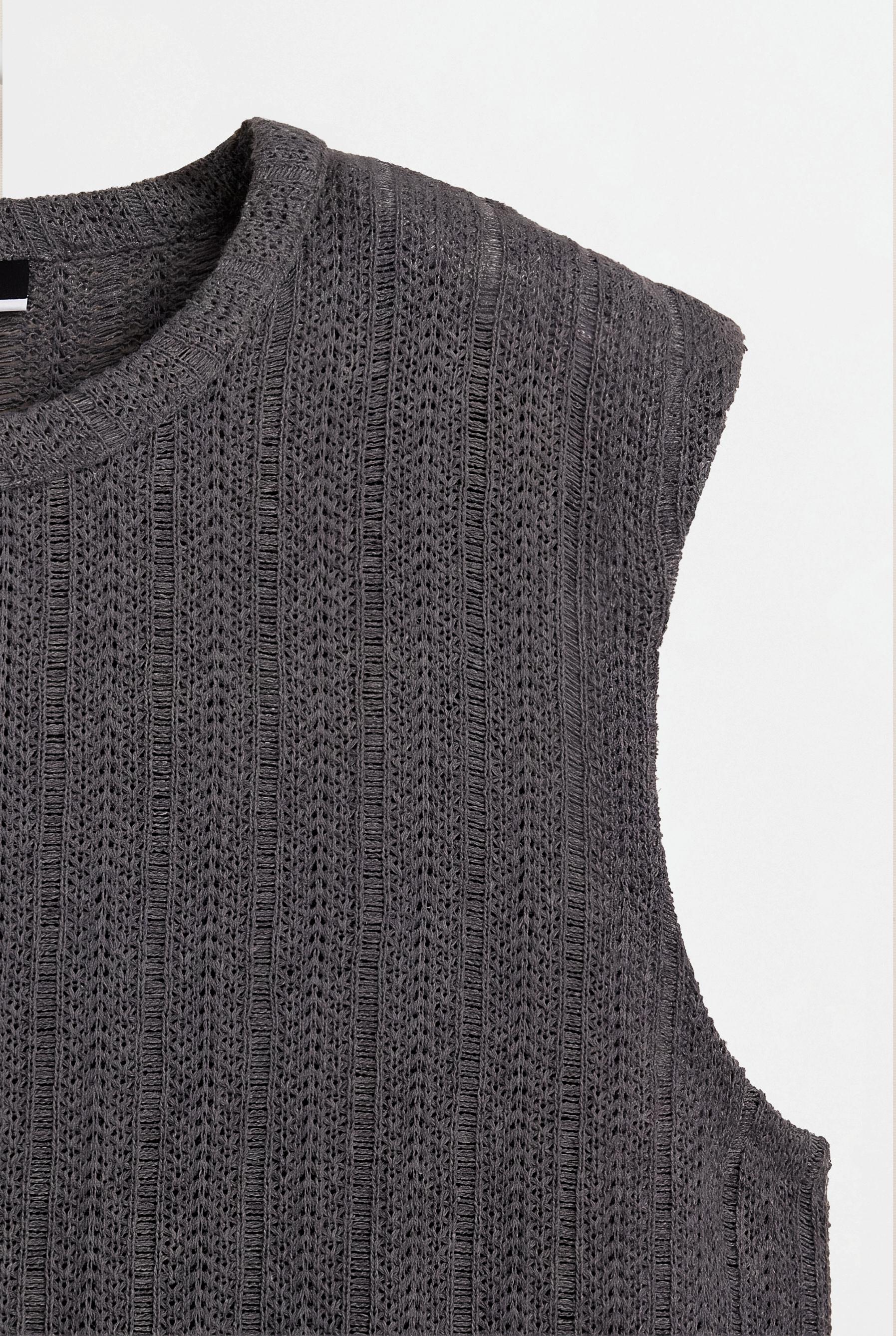 Openwork textured vest — LEAD