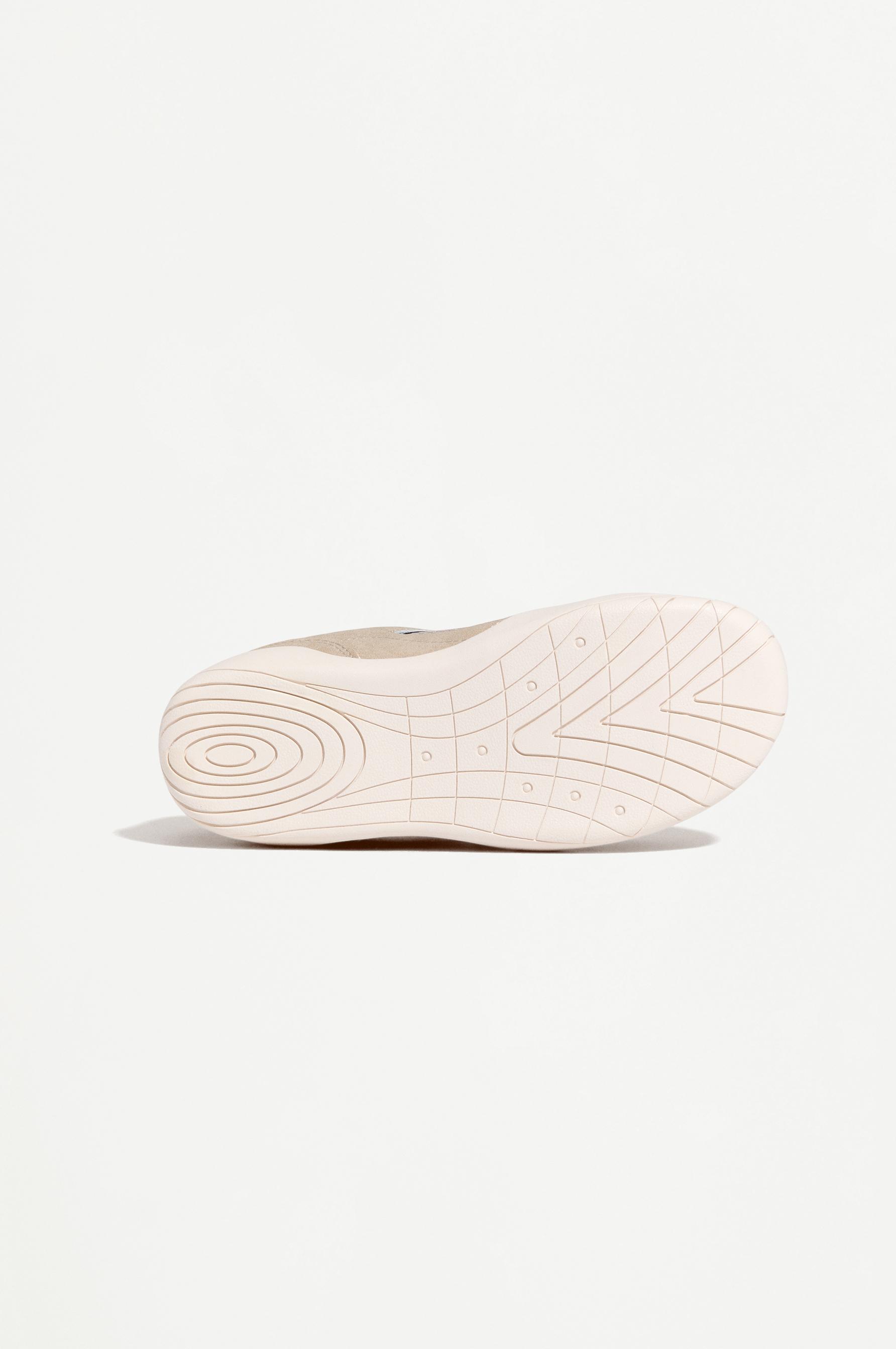 BAREFOOT MESH SNEAKERS — BROWN