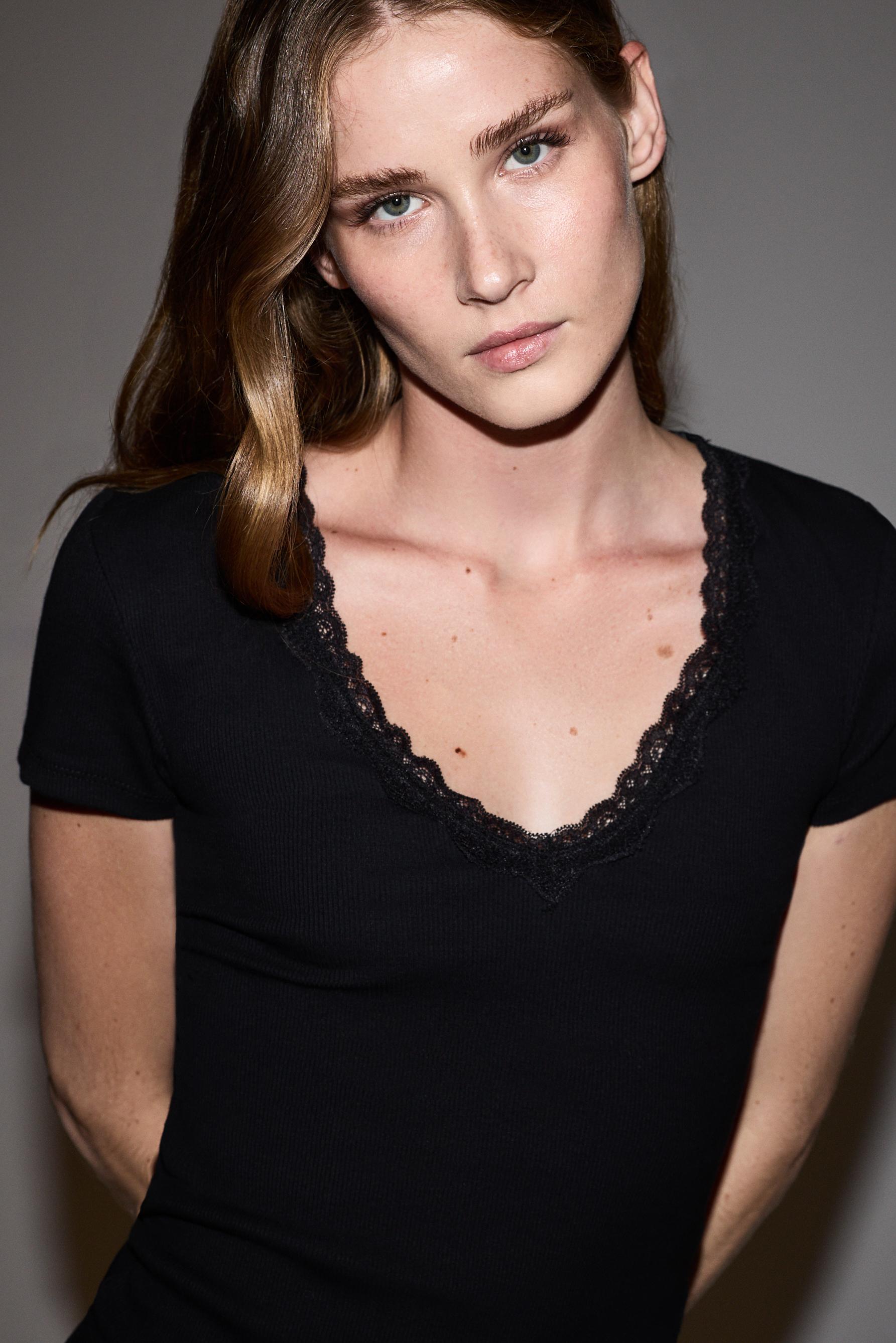 Ribbed lace T-shirt — BLACK