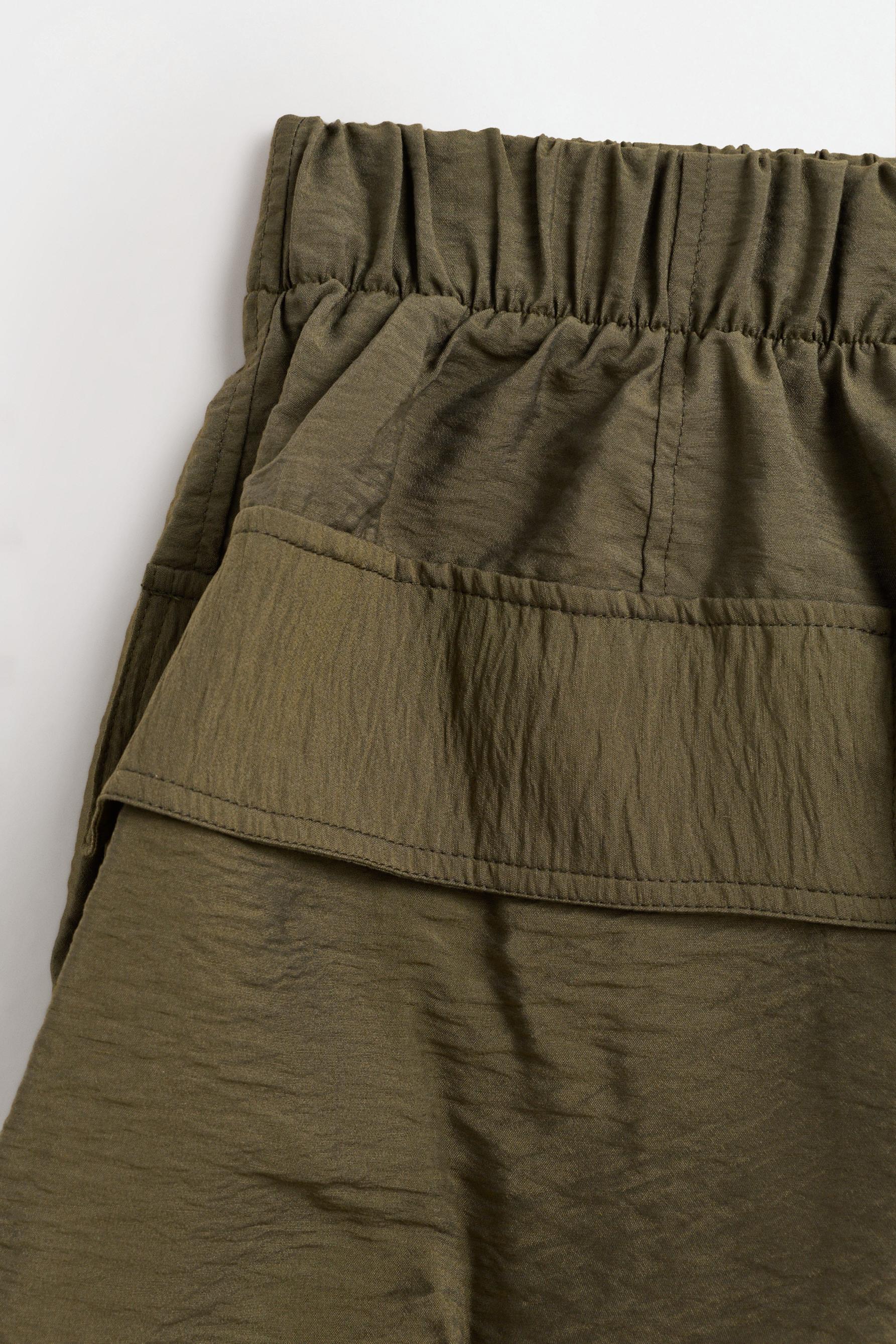 Textured puffy shorts — DARK KHAKI