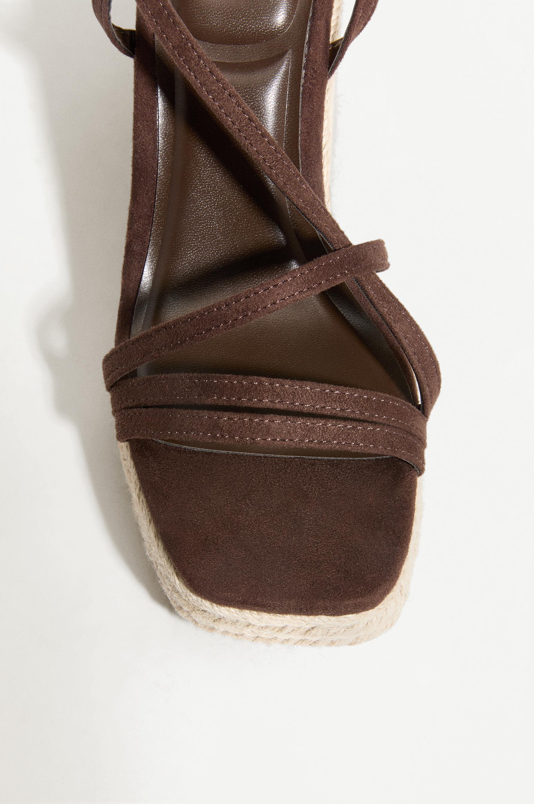 Wedge sandals — BROWN