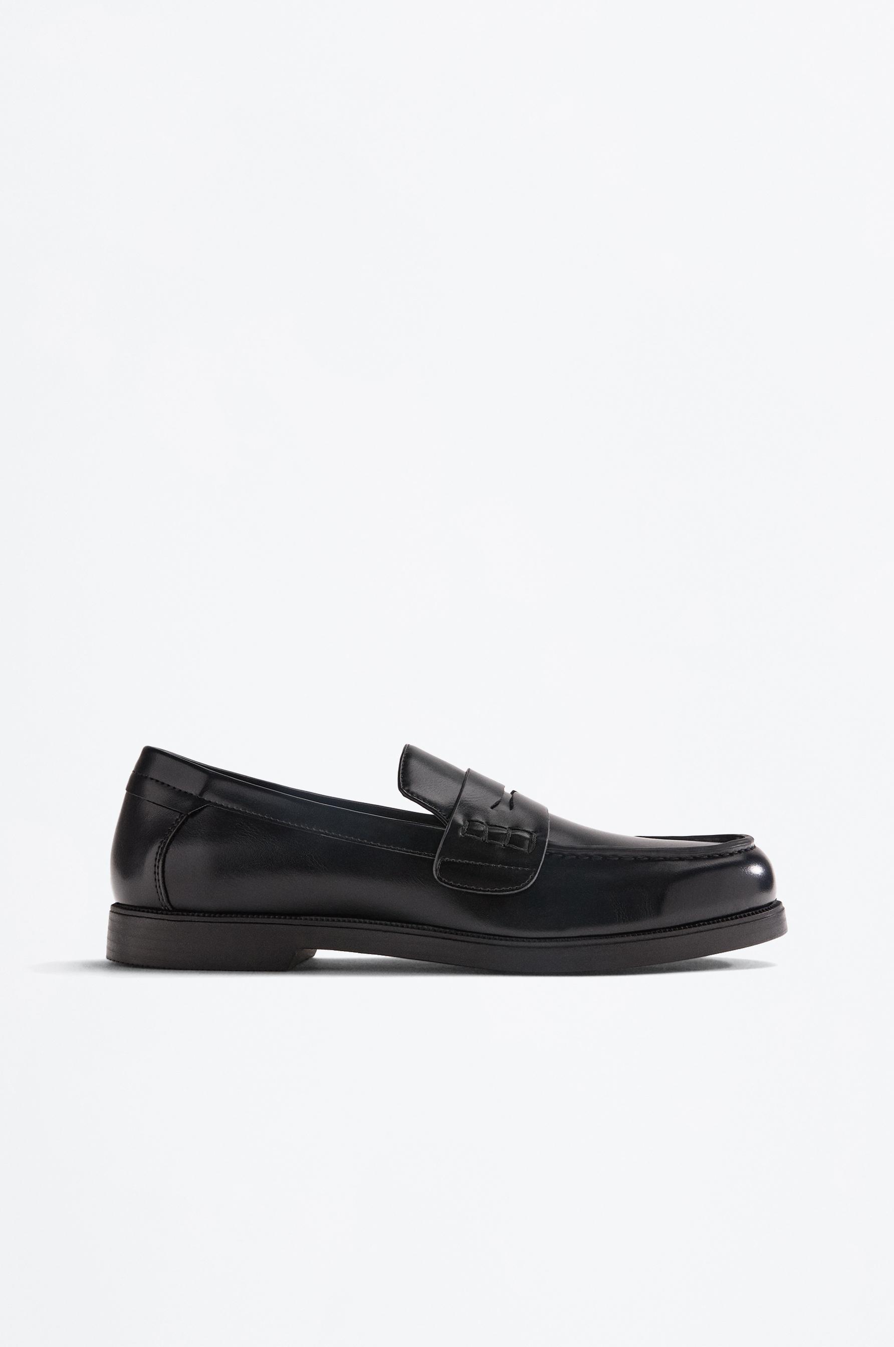 Loafer shoe — BLACK