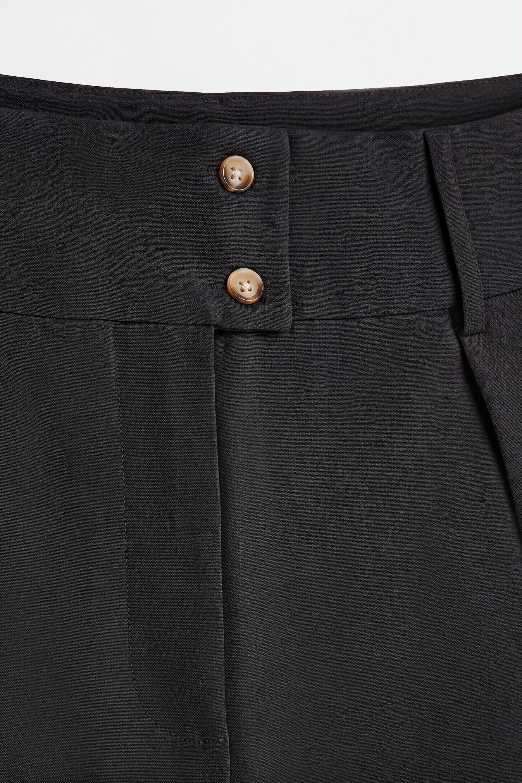 Pleated barrel trousers — BLACK