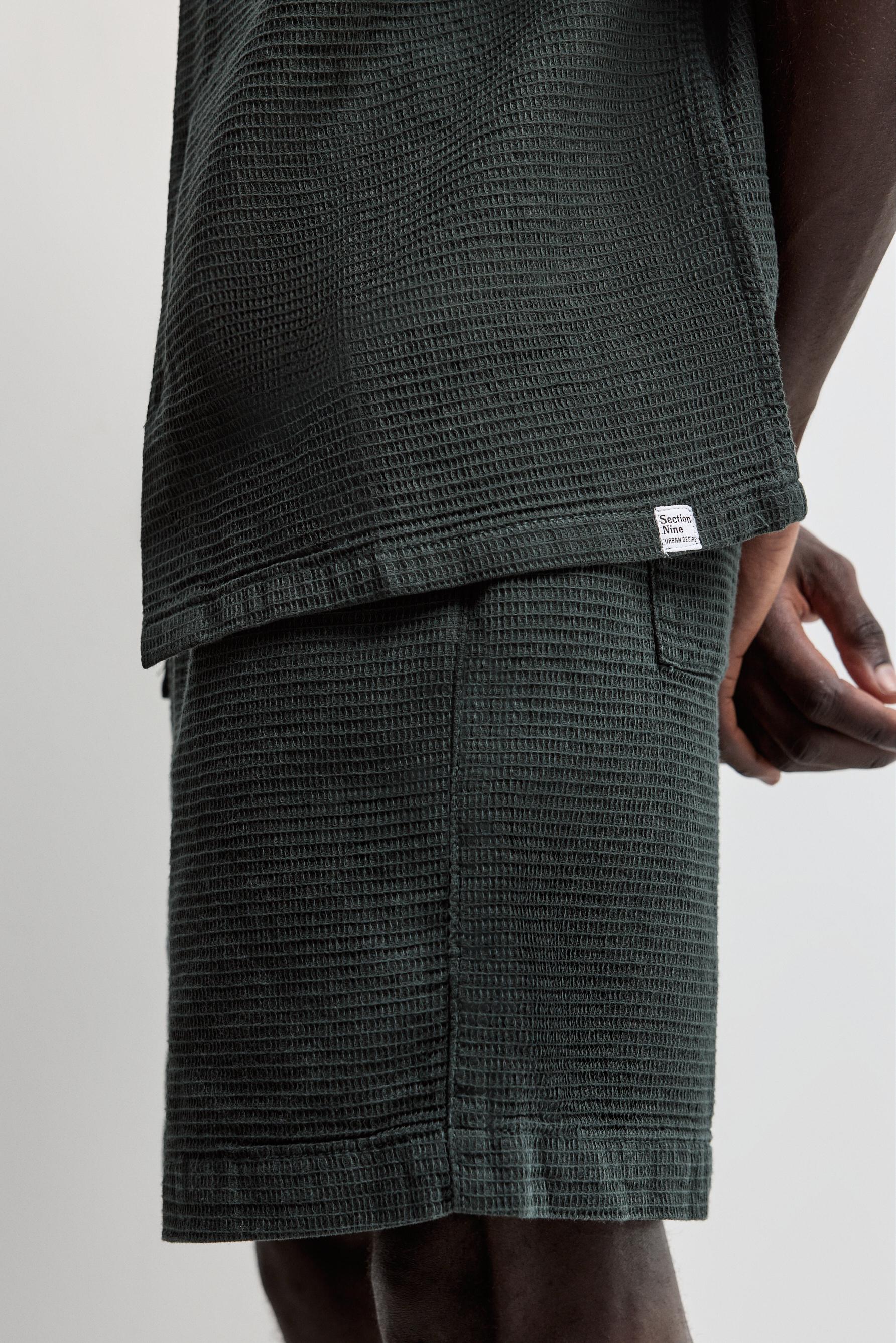 Textured waffle-knit Bermuda shorts — GREEN