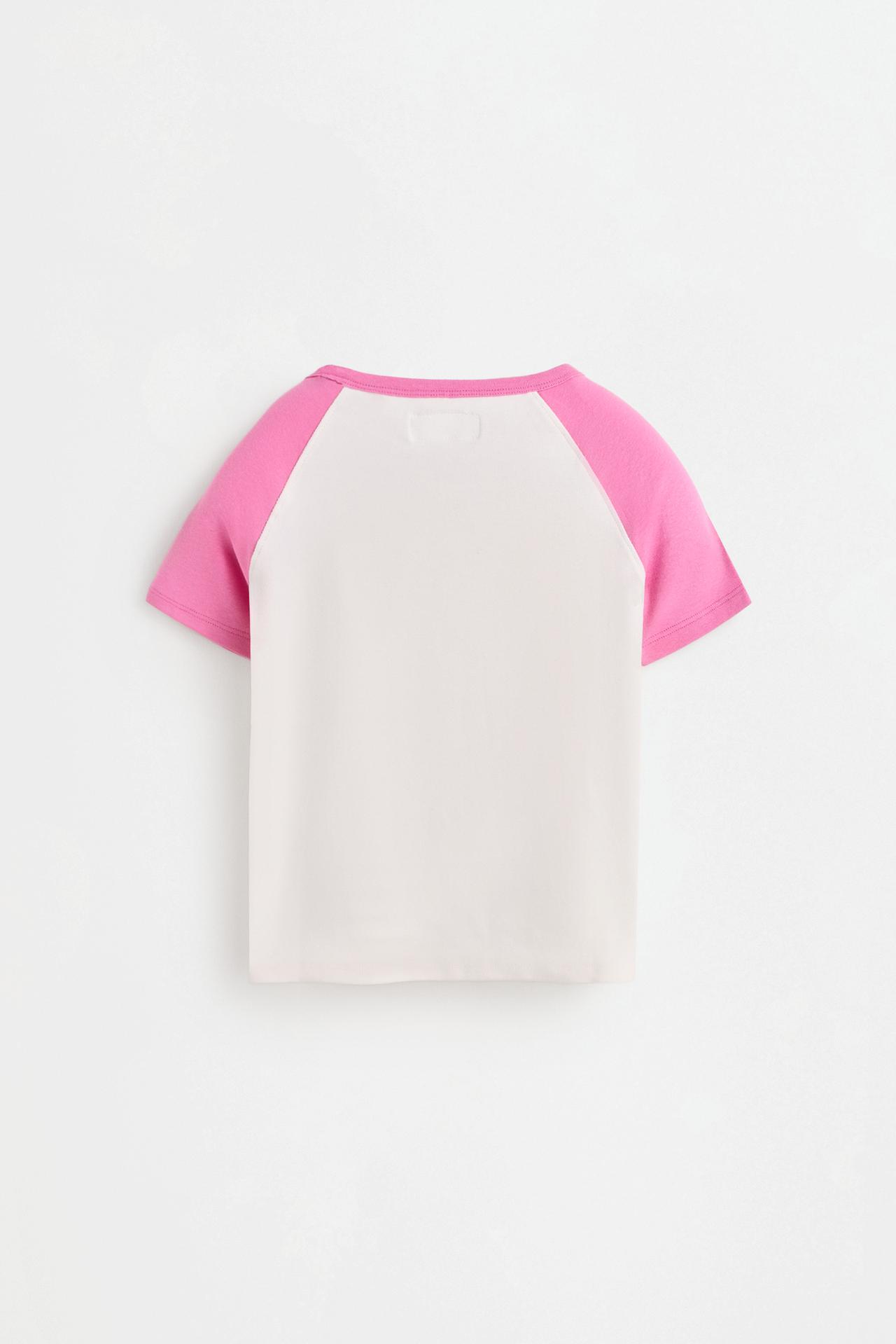 Raglan sleeve T-shirt — STRAWBERRY