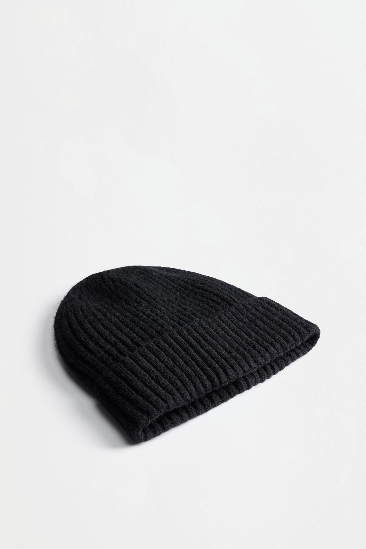 Ribbed hat — BLACK