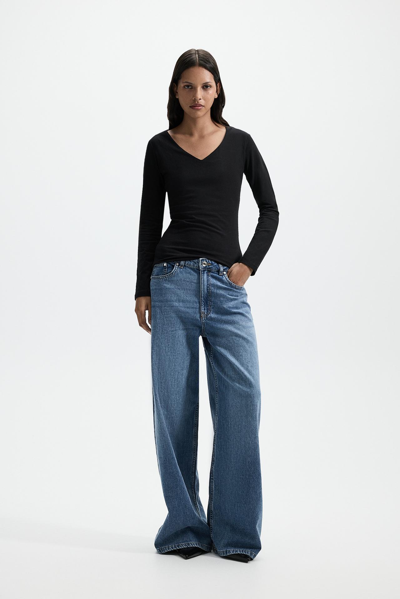 Long sleeve V-neck T-shirt — BLACK