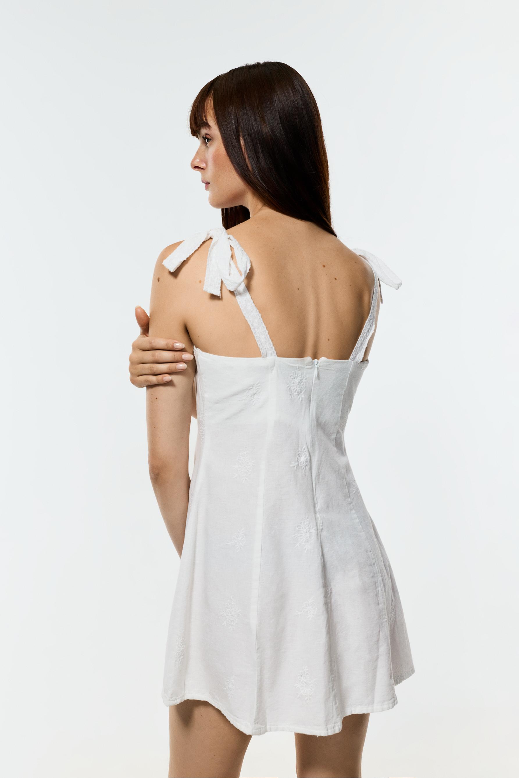 Embroidered short dress — WHITE
