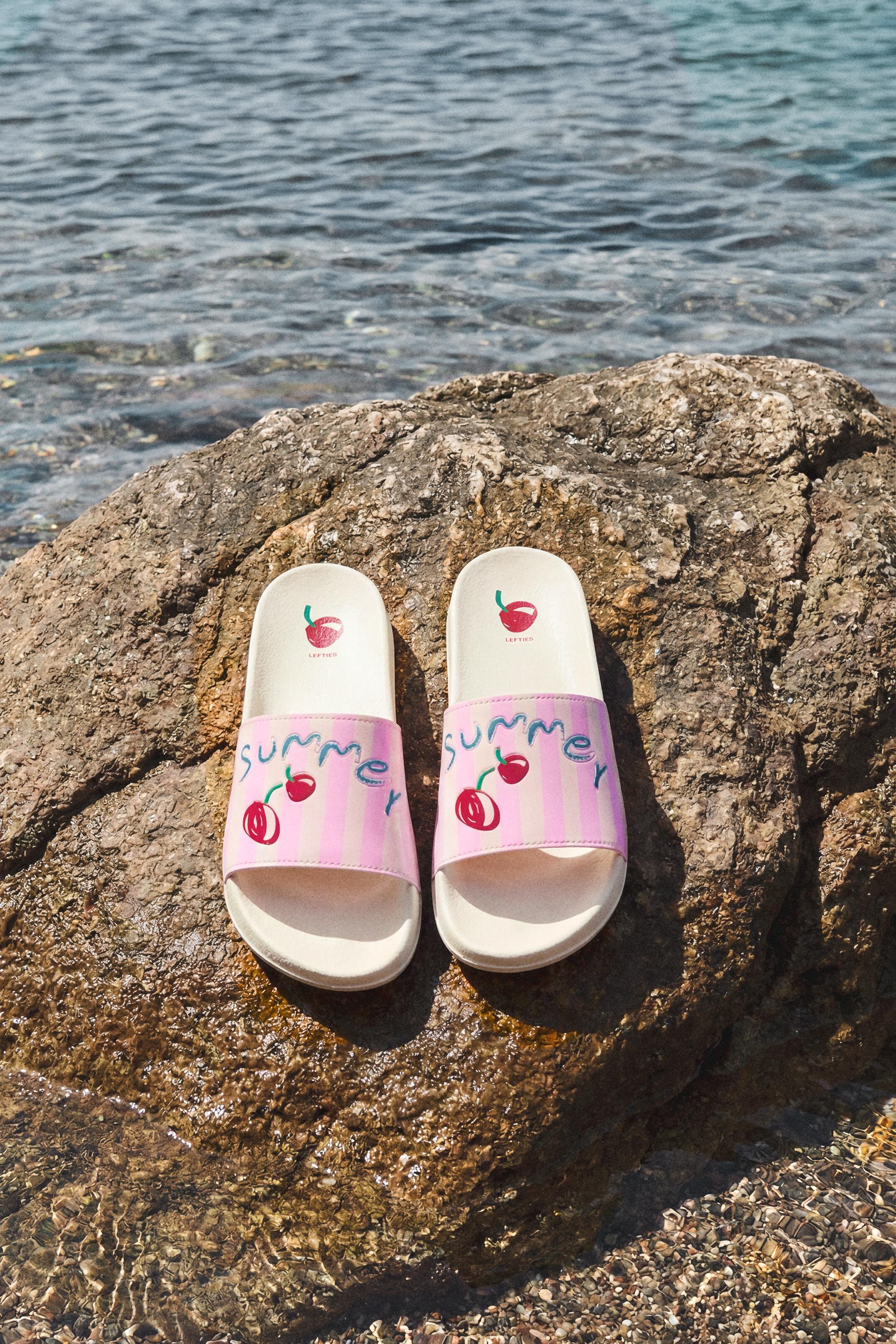 PRINTED BATHROOM SANDALS — PALE PINK