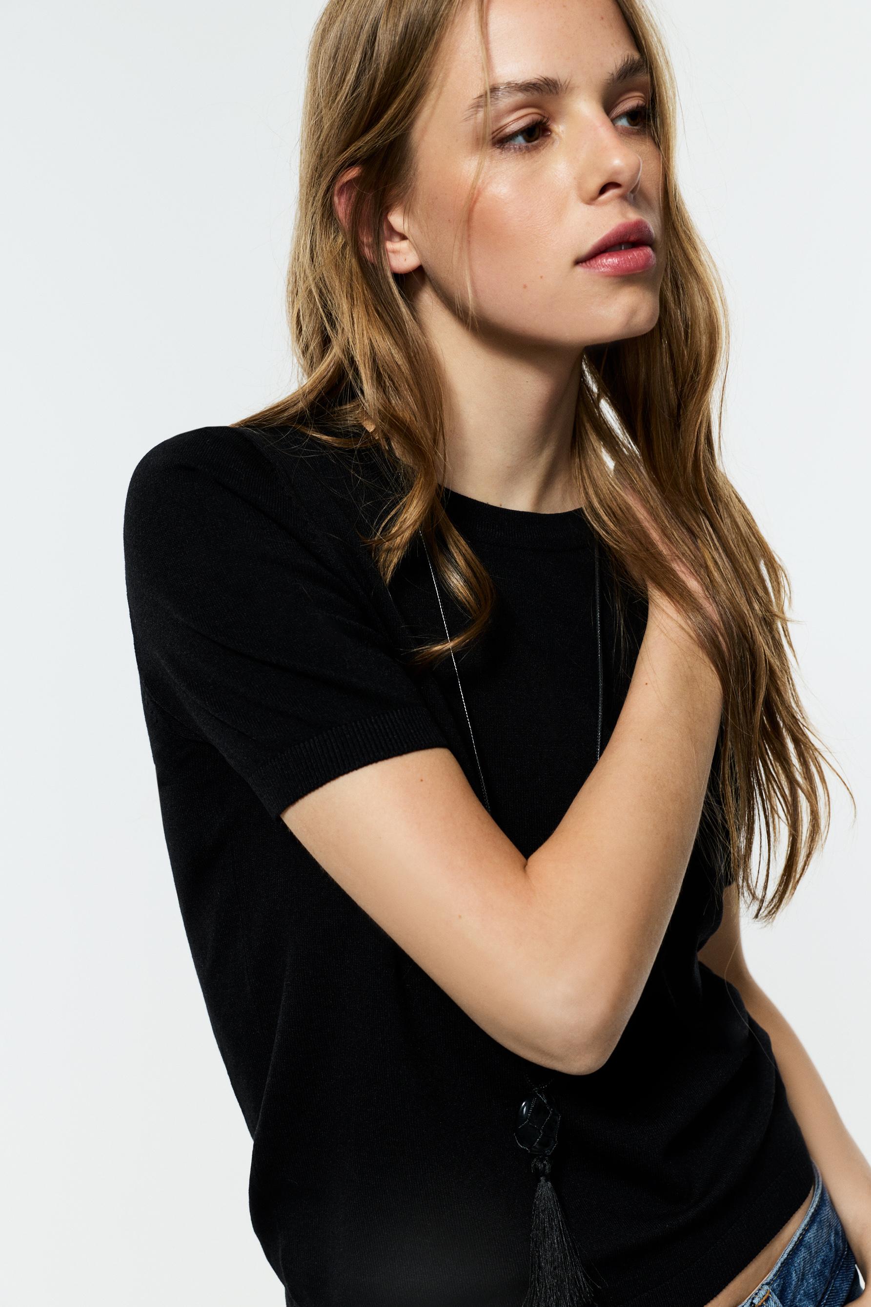 Basic knit top — BLACK