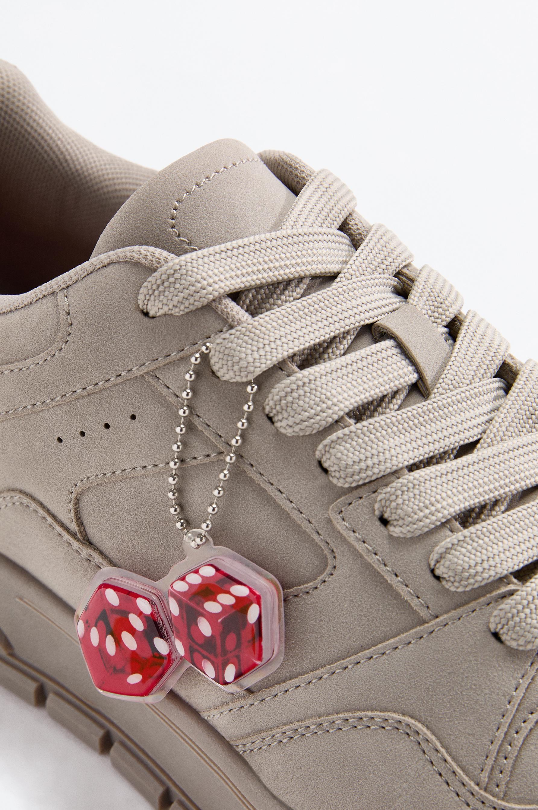 Retro sneaker with dice detail — GREY