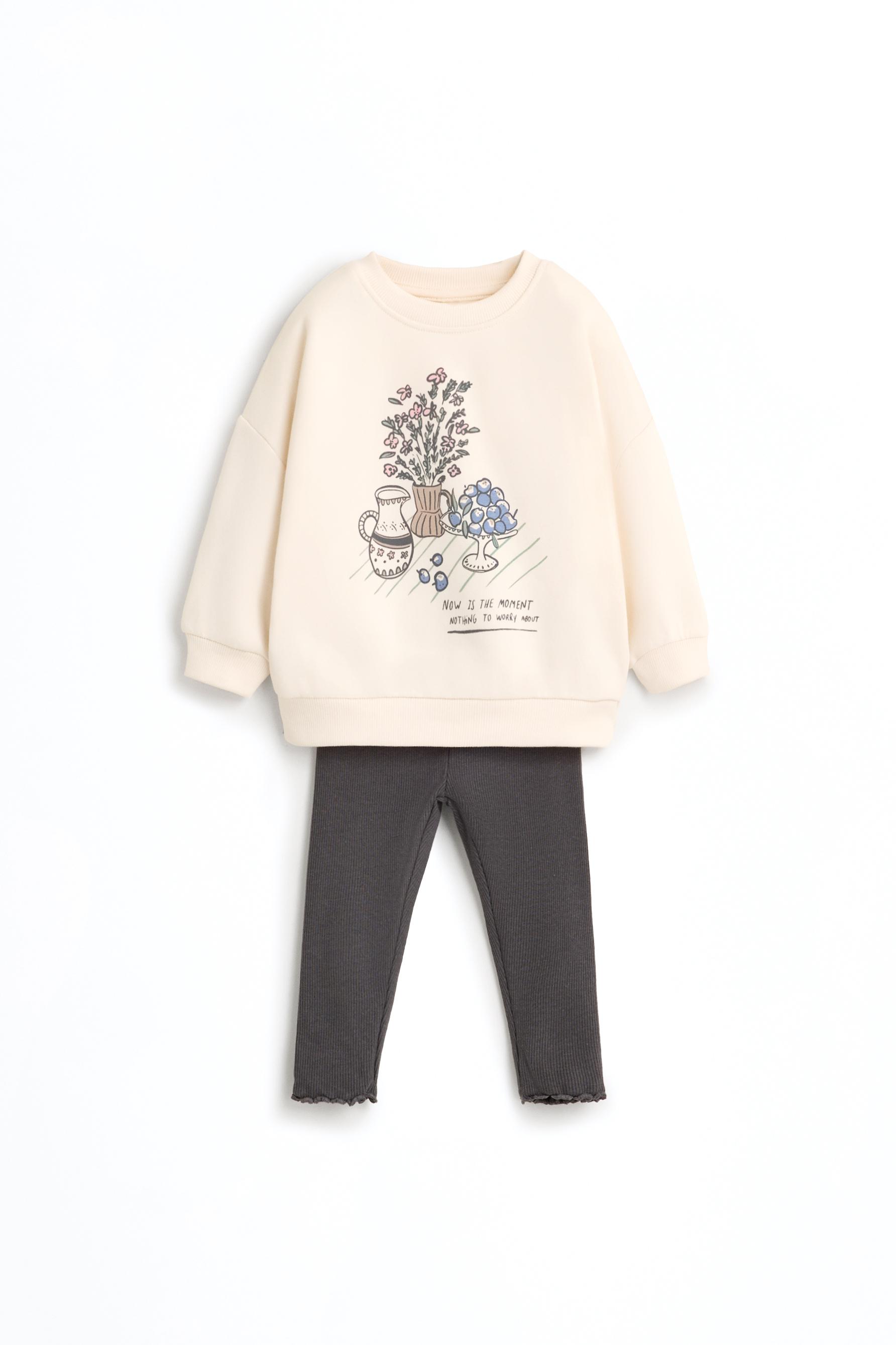 Conjunto sudadera estampada y legging canalé