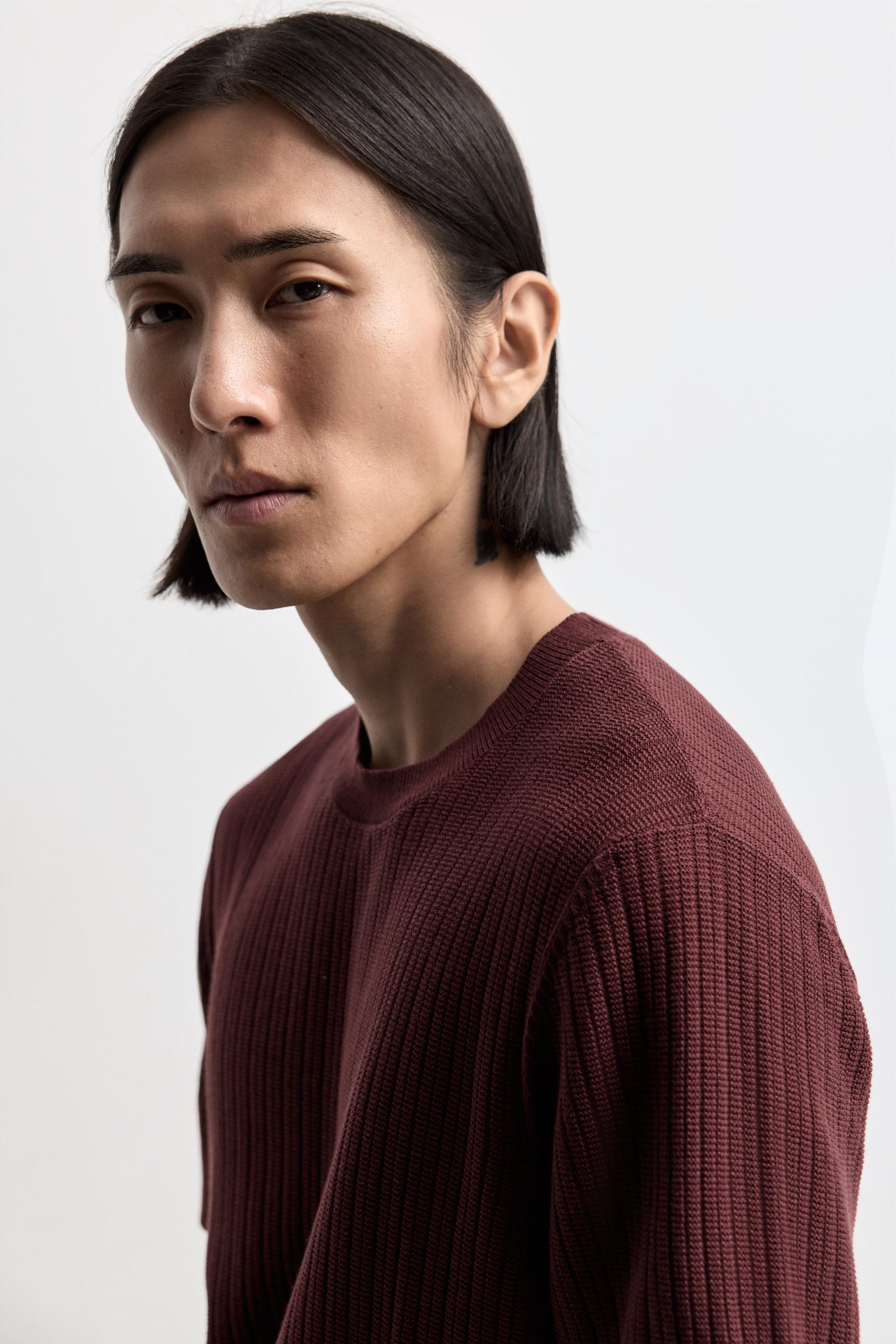 Ribbed knit T-shirt — MAROON