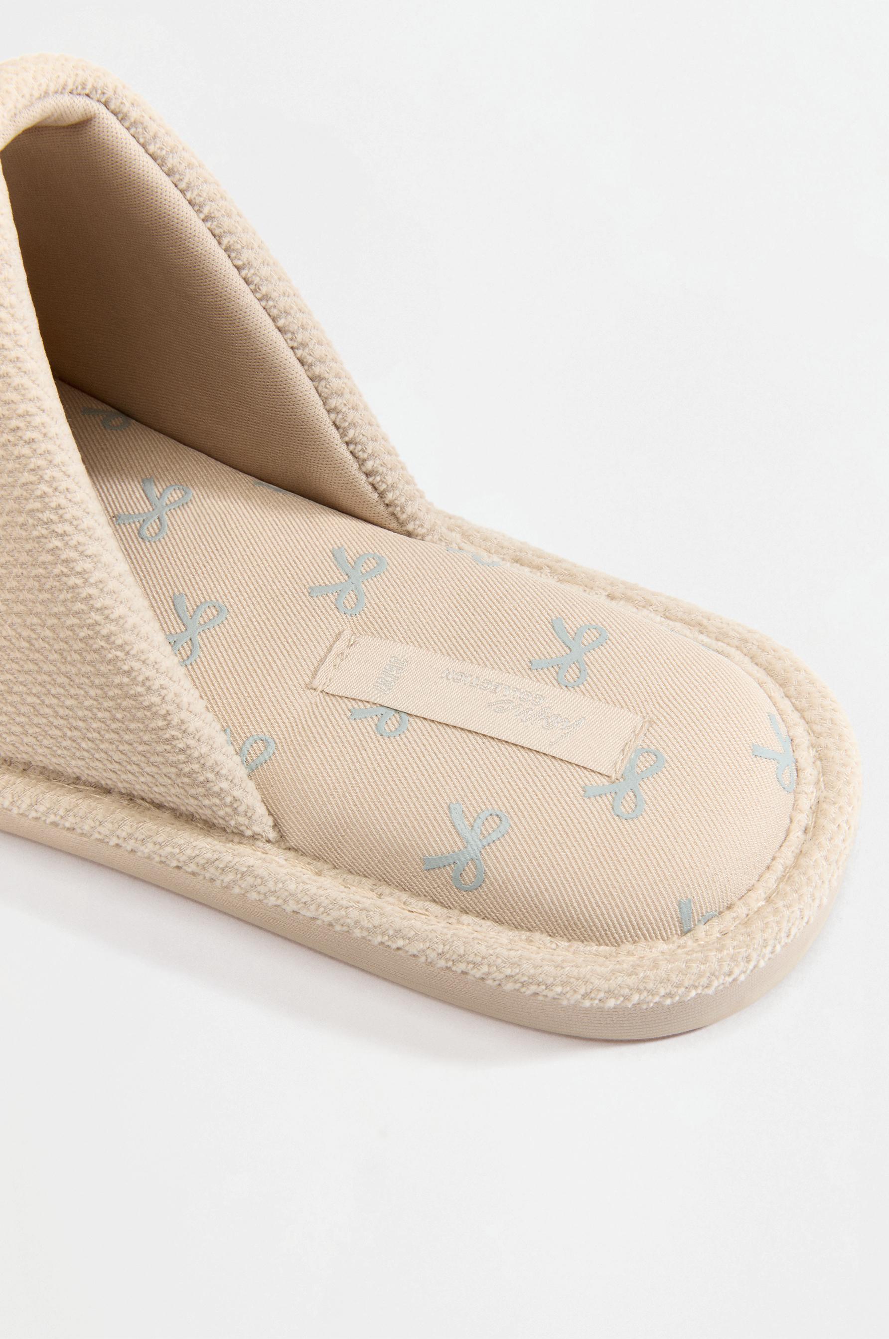 Teddy bear house slippers — ECRU