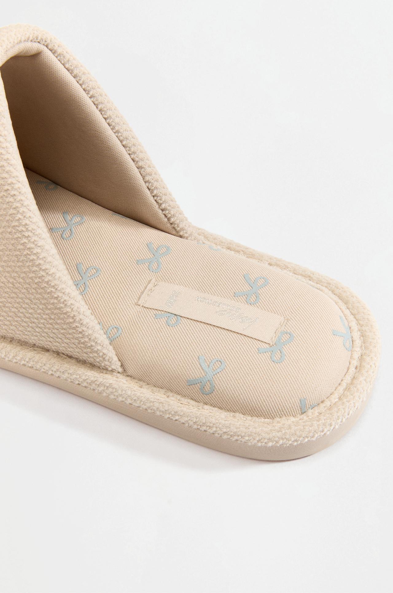 Teddy bear house slippers — ECRU