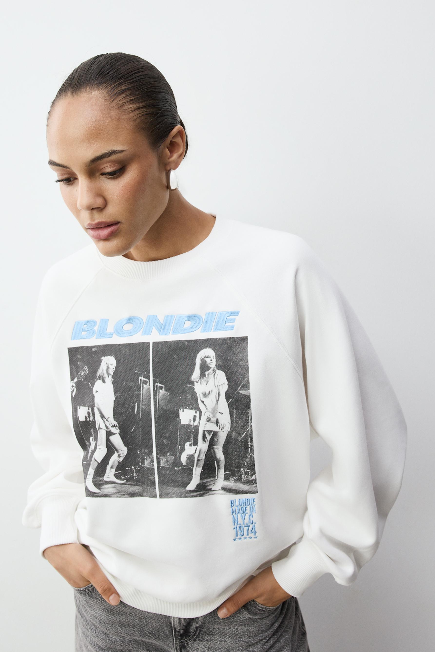 Sudadera Blondie © 2025 Bend Oil, LLC.