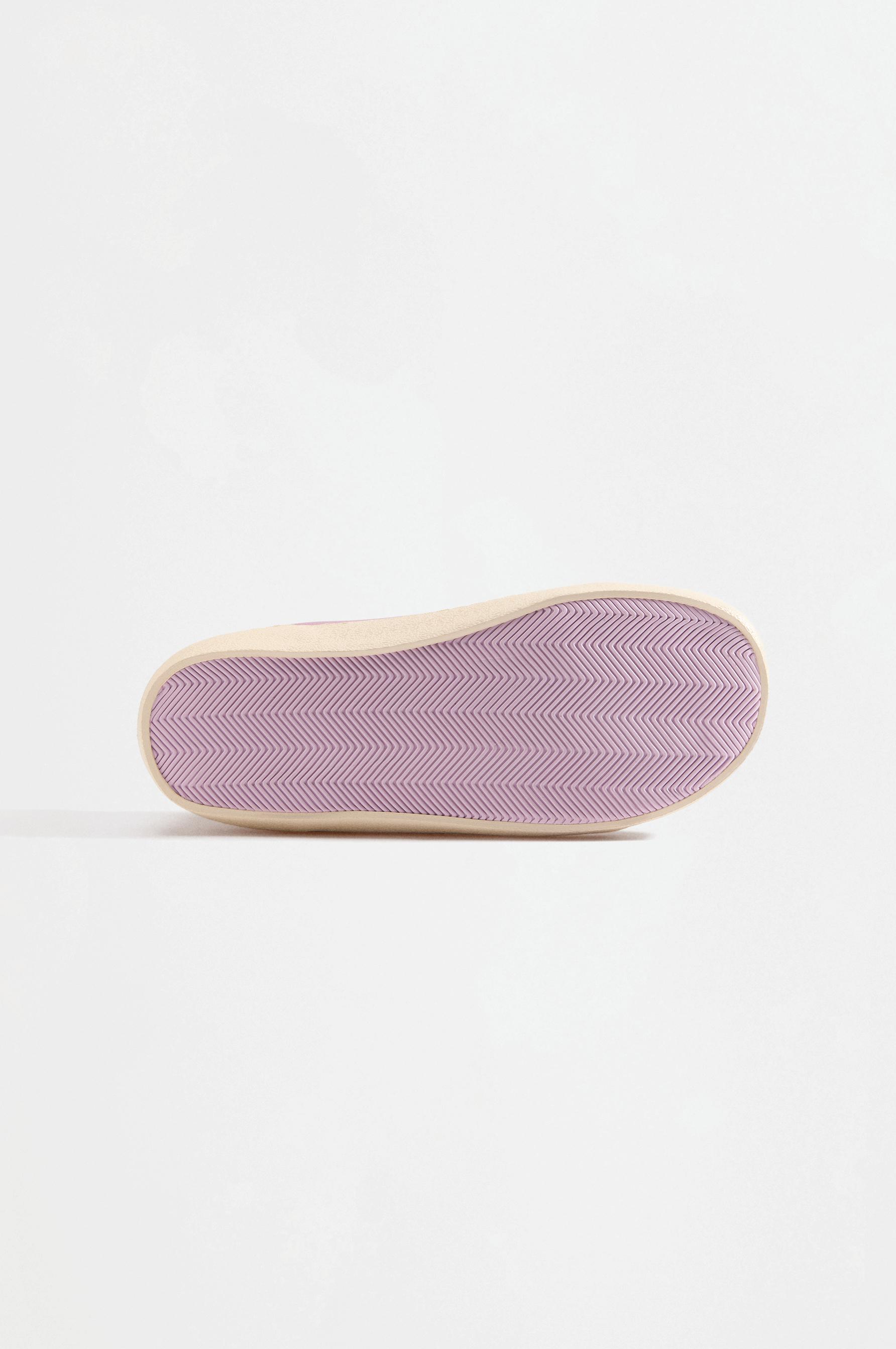 Lilo & Stitch ©Disney Barefoot Sneakers — BURGUNDY