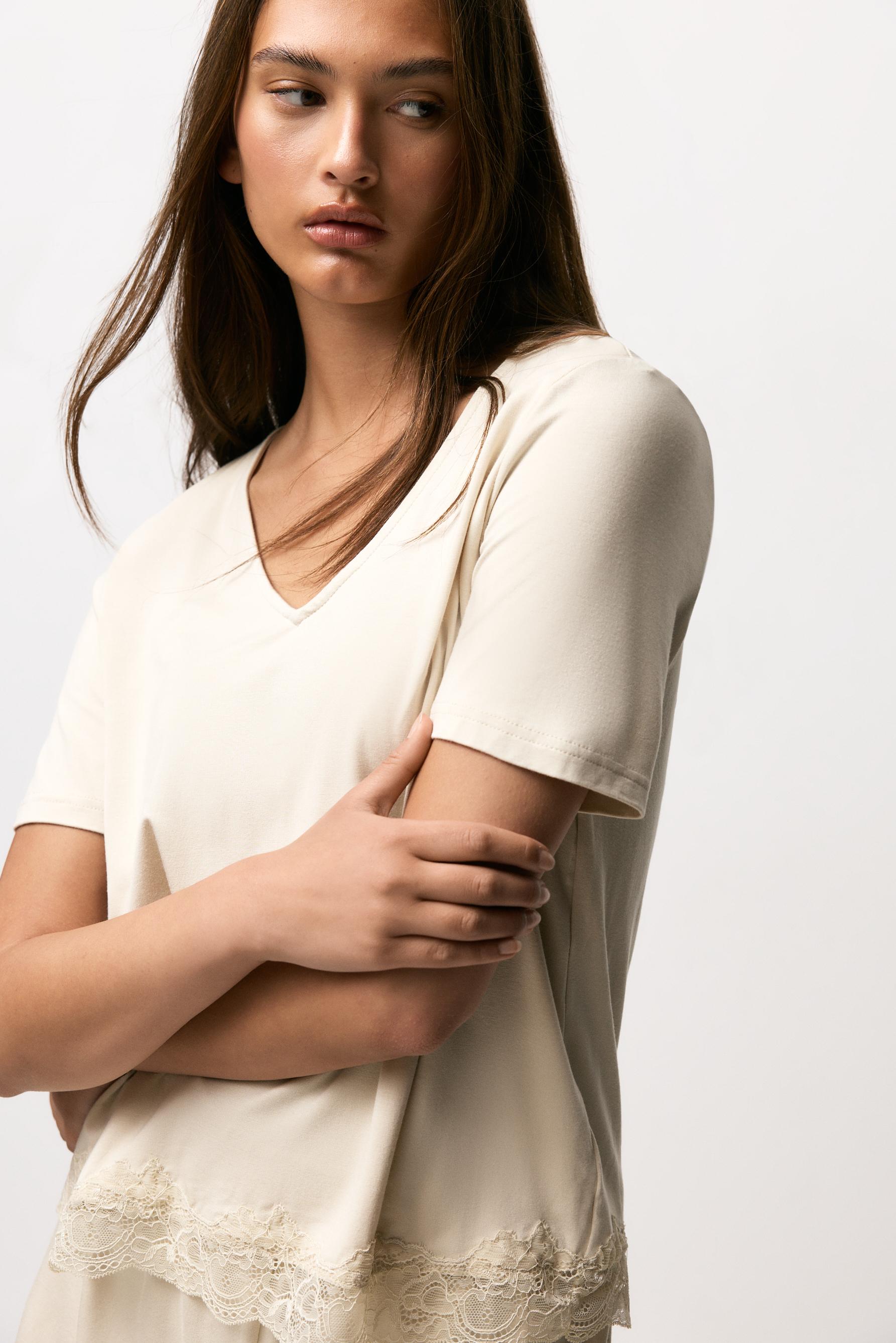 Short pyjamas with lace — SAND