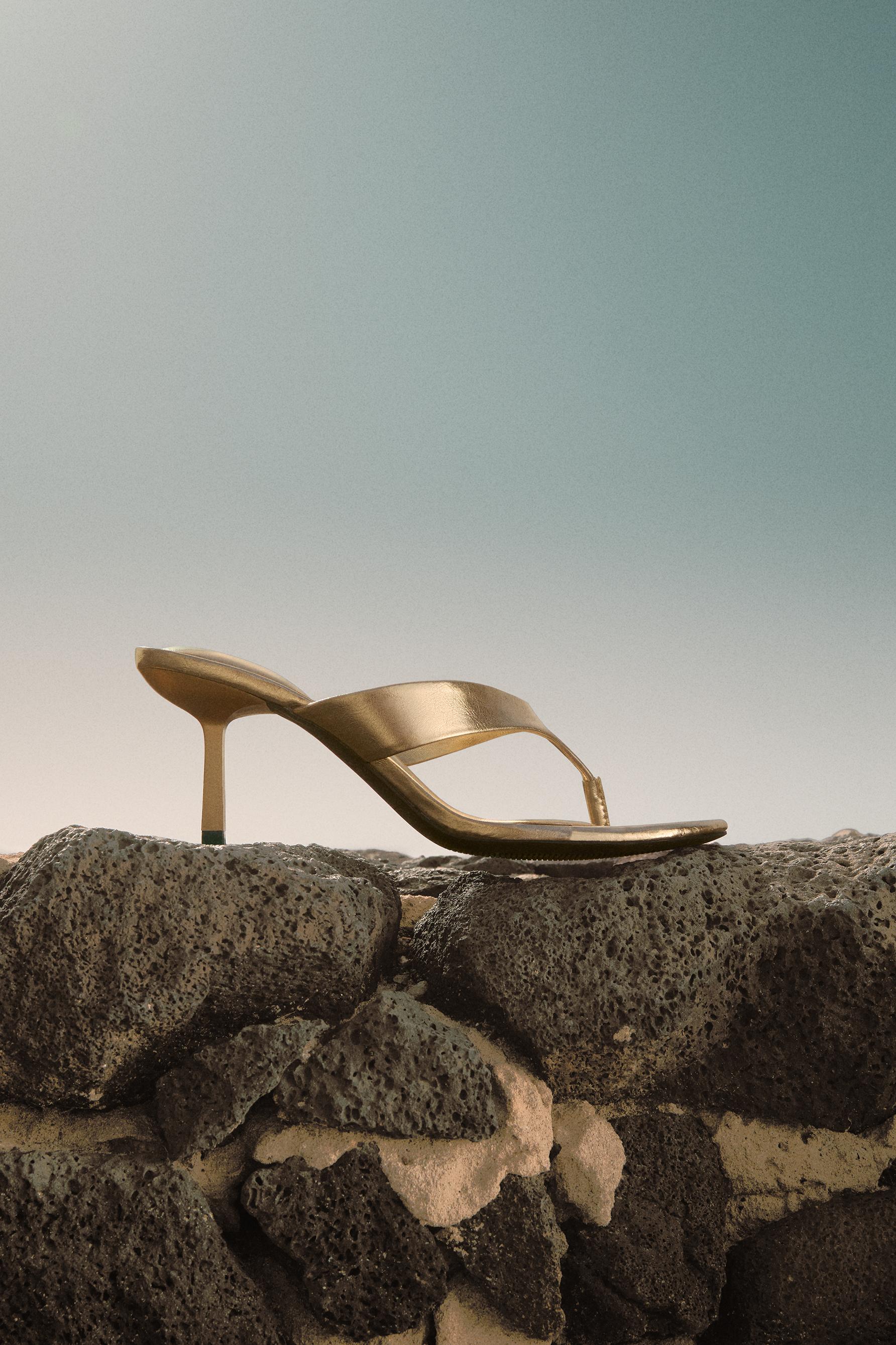 Thong heeled sandals — GOLD