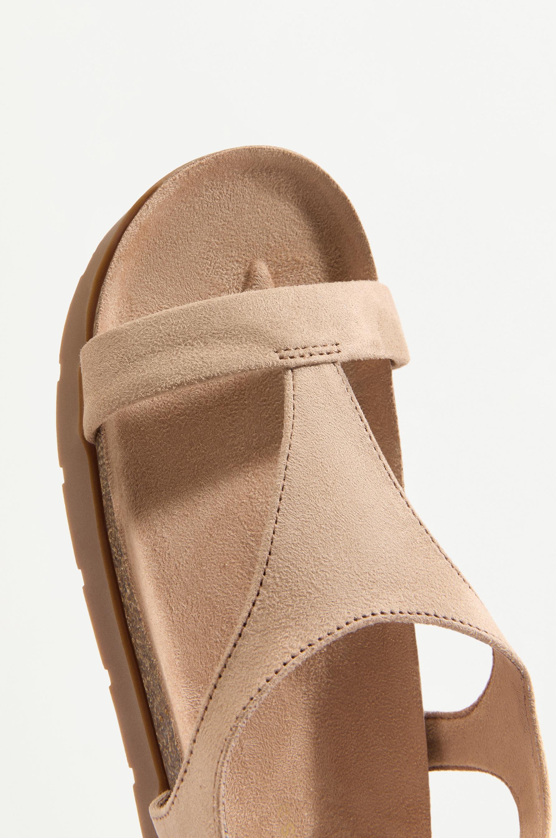 COMFORT SANDAL — BROWN