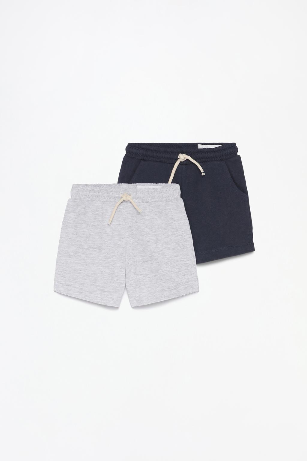 2-pack of plain Bermuda shorts