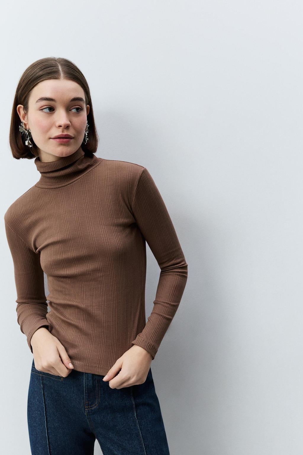 Camiseta canalé cuello vuelto