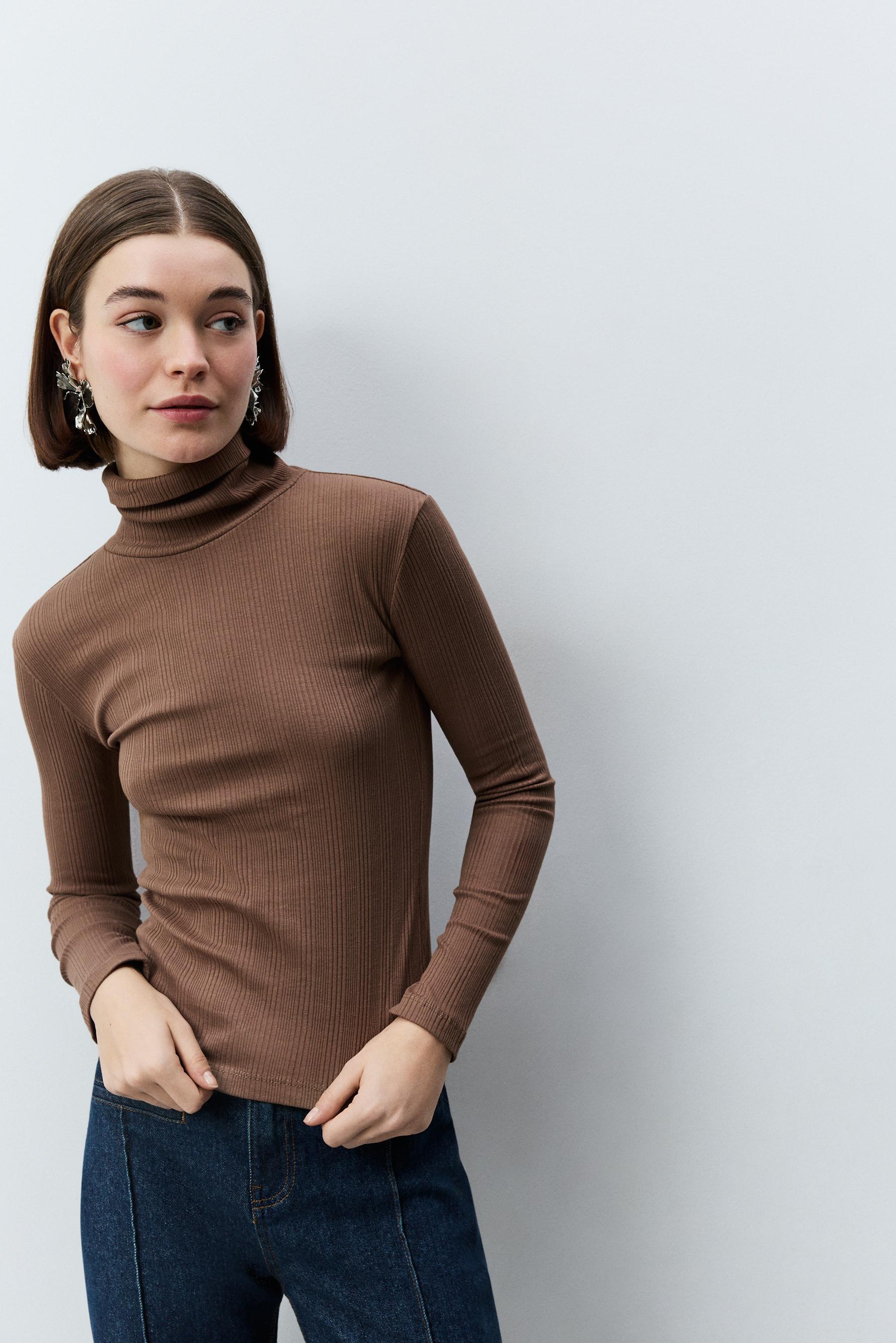 Camiseta canalé cuello vuelto