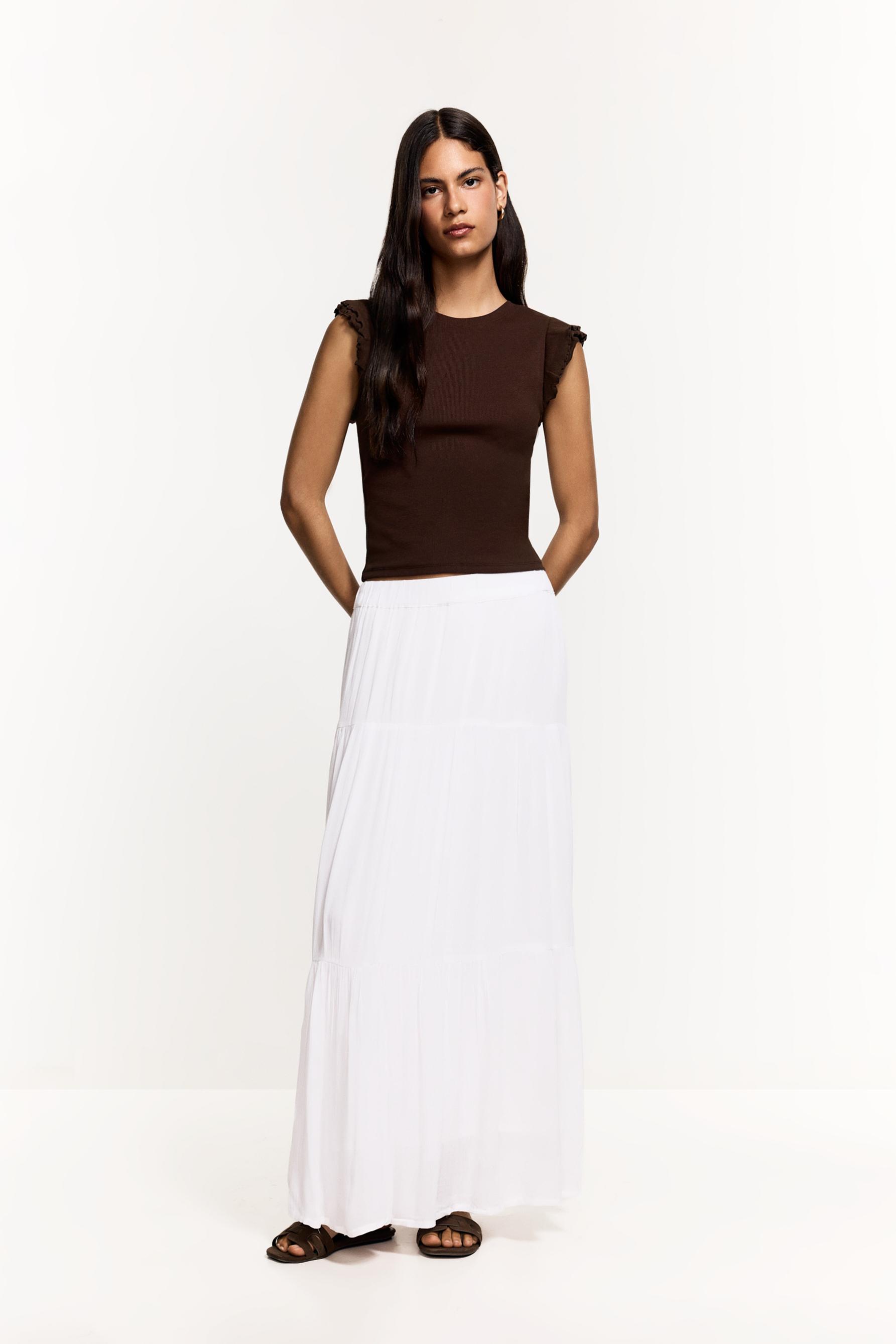 Ribbed Ruffled T-shirt — BROWN