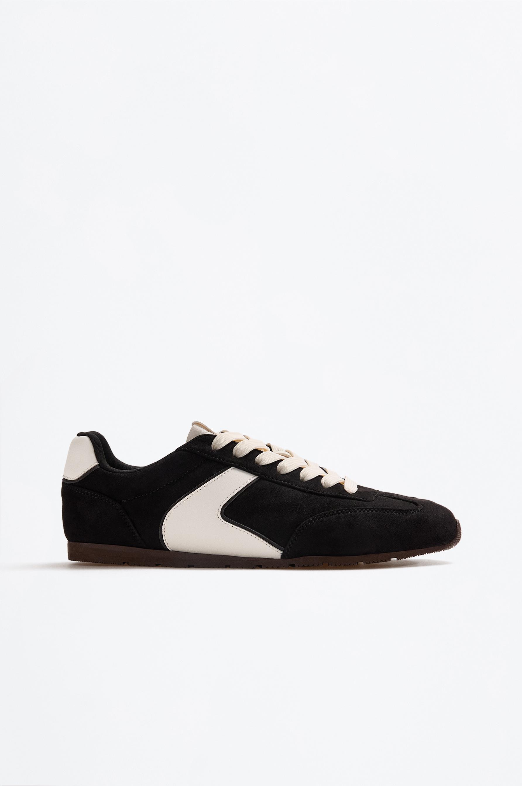 Sports shoe — BLACK
