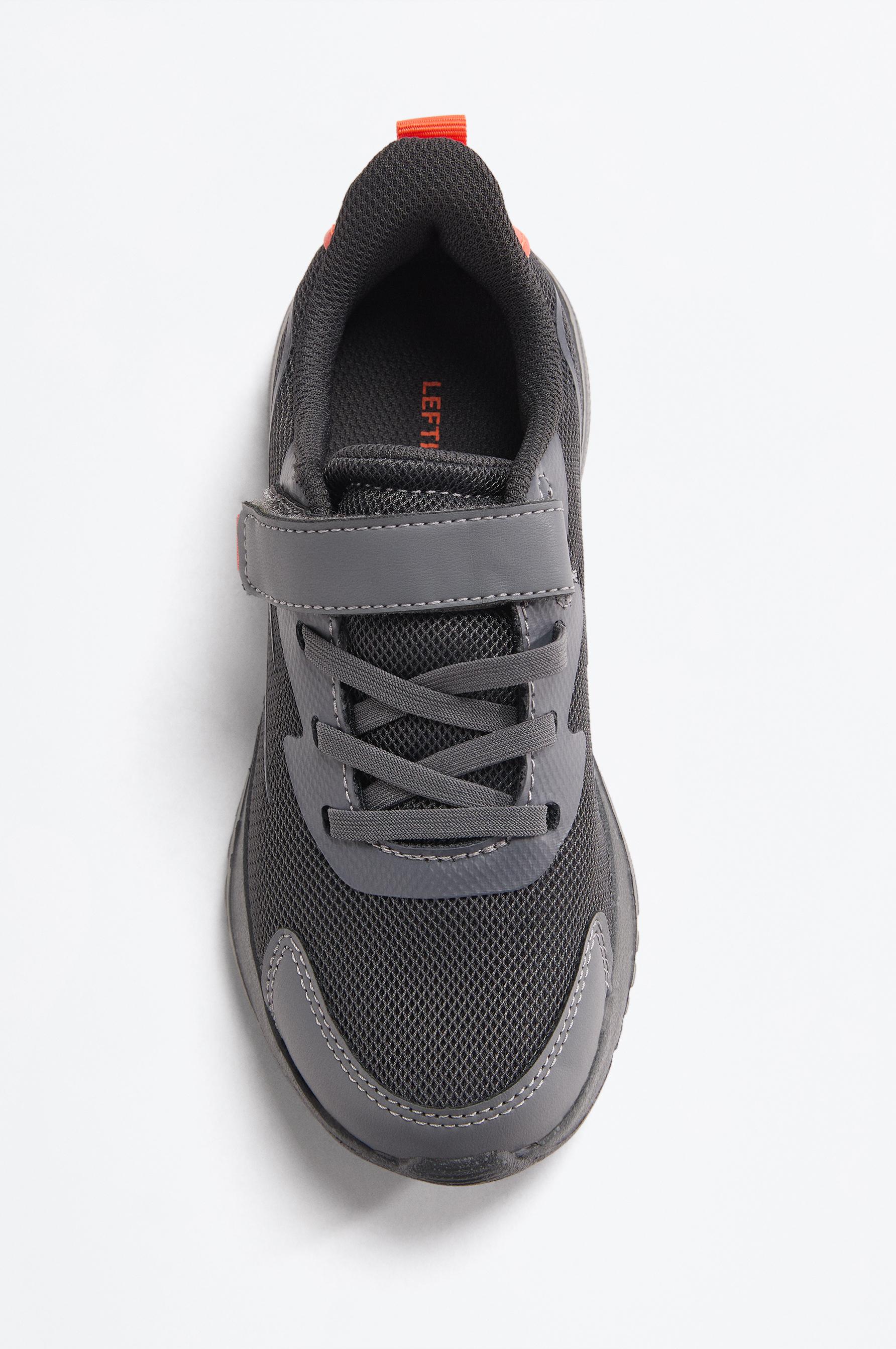 Technical sports shoe — GREY