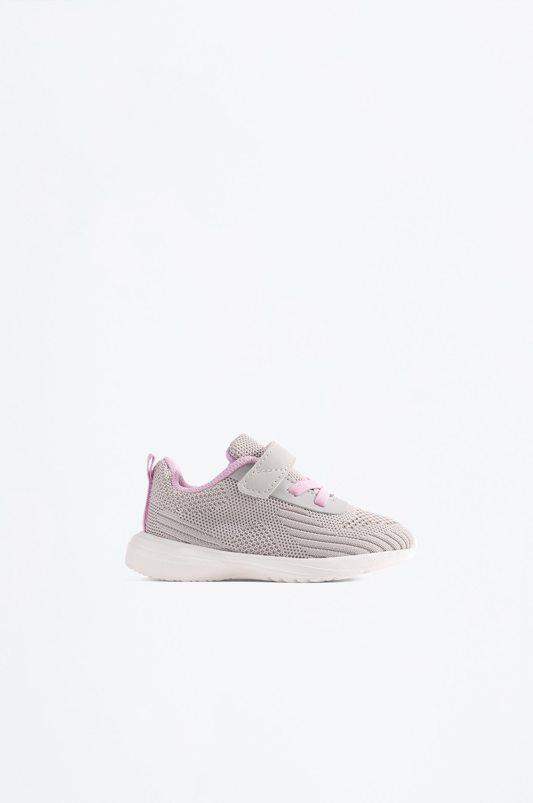 Minimalist sports shoe — GREY