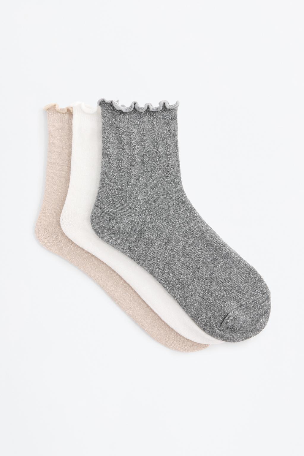 3-pack of long scalloped ankle socks