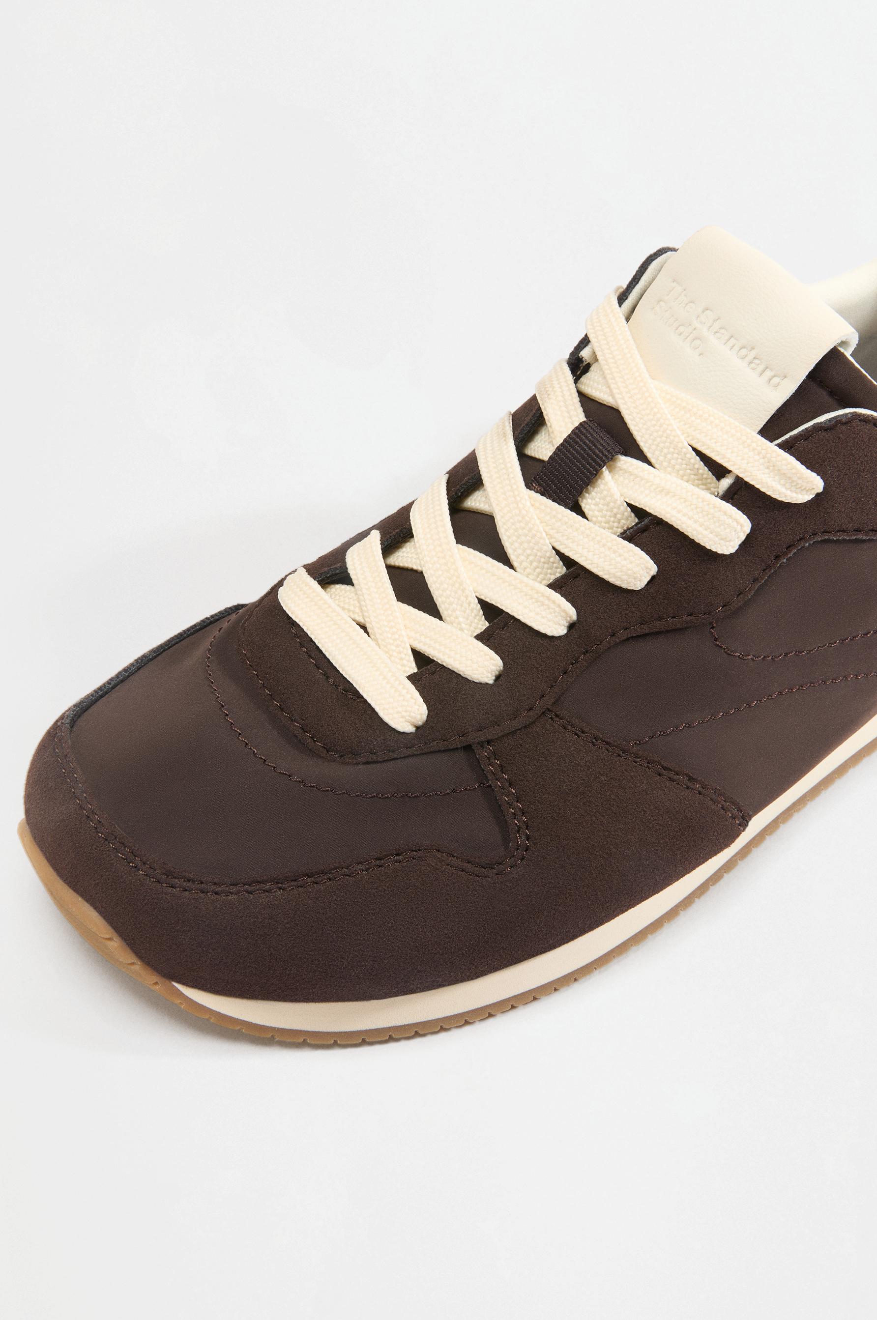 Barefoot sneakers — BROWN