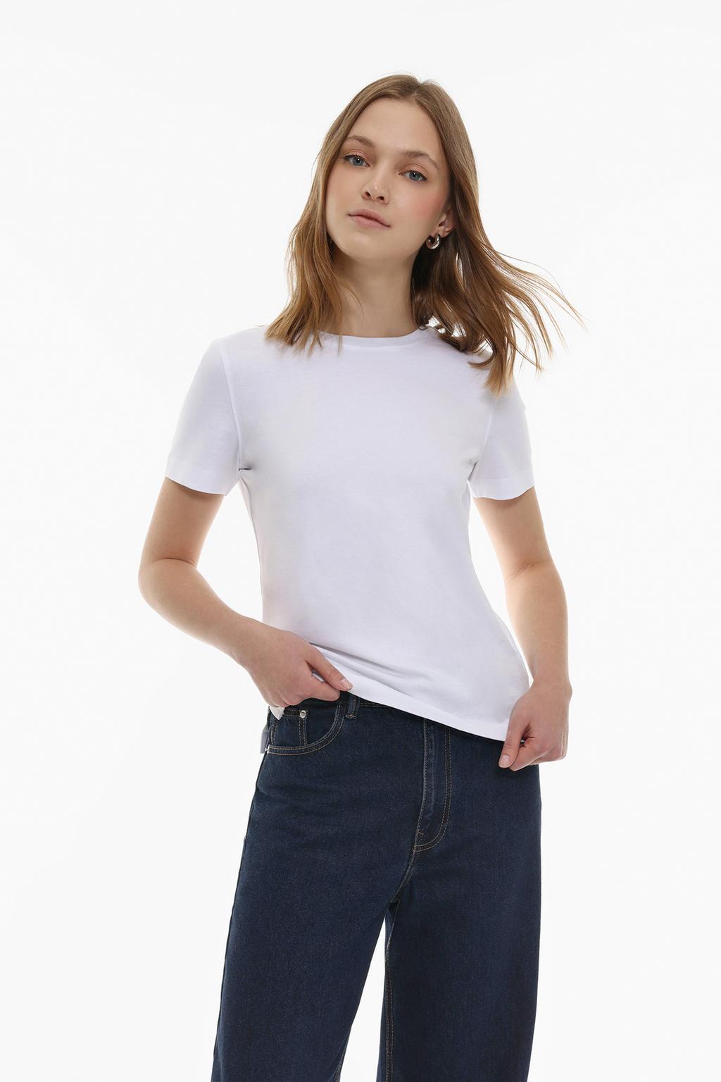 Basic round neck T-shirt