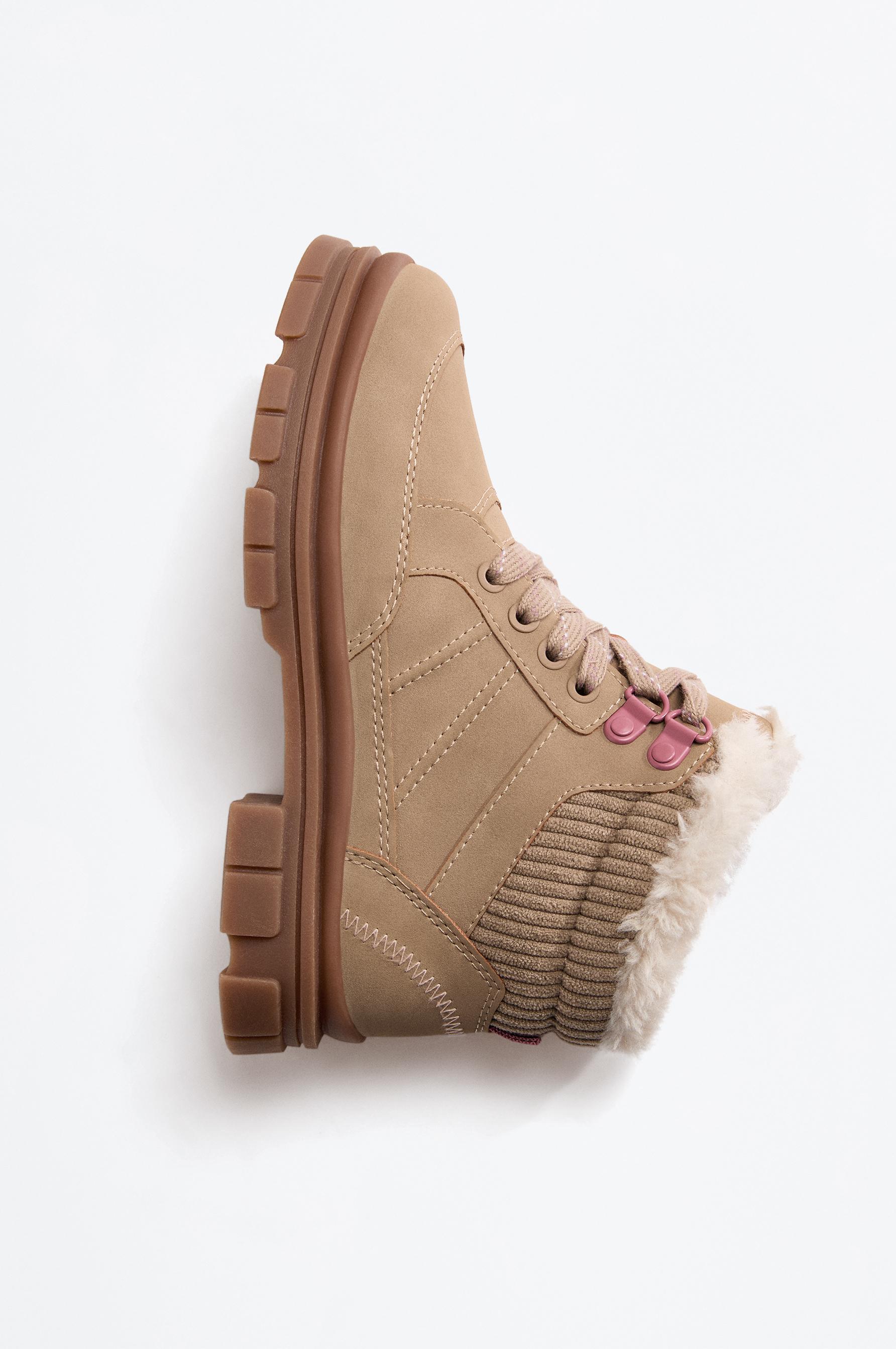 Trekking boot with fur detail — BROWNISH TONE