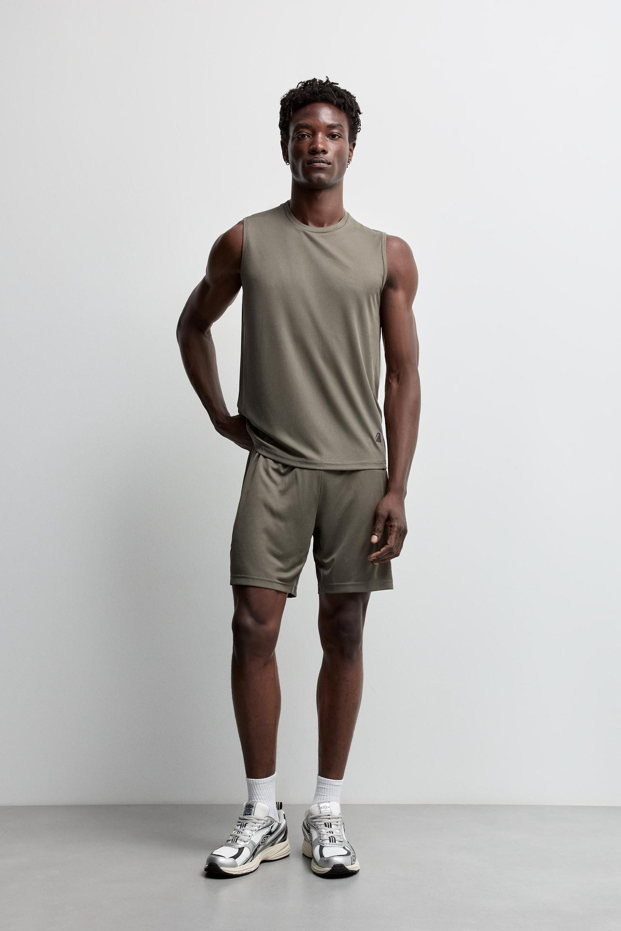 Sleeveless sports T-shirt — DARK GREEN