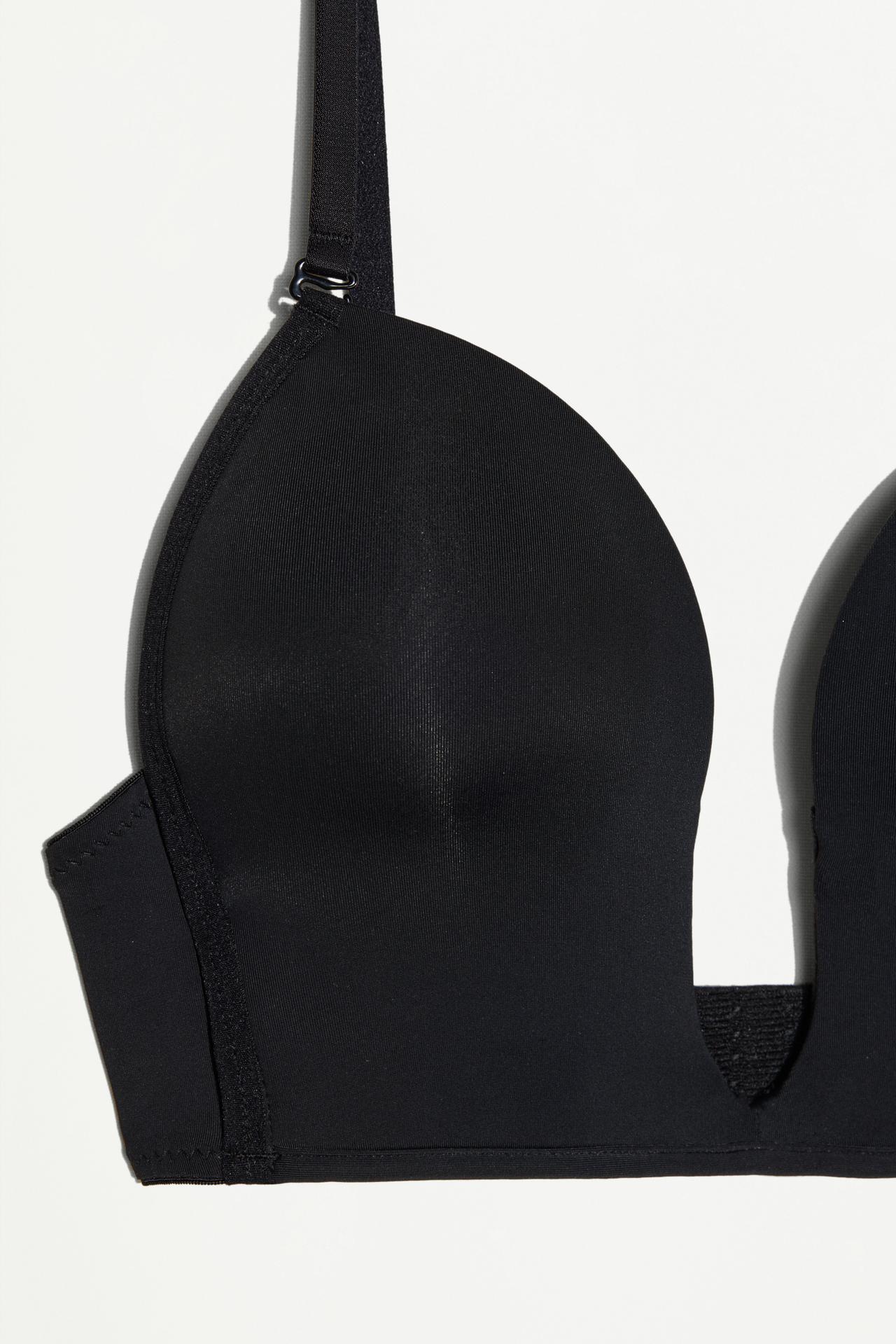 Extra plunging pre-shaped bra — BLACK