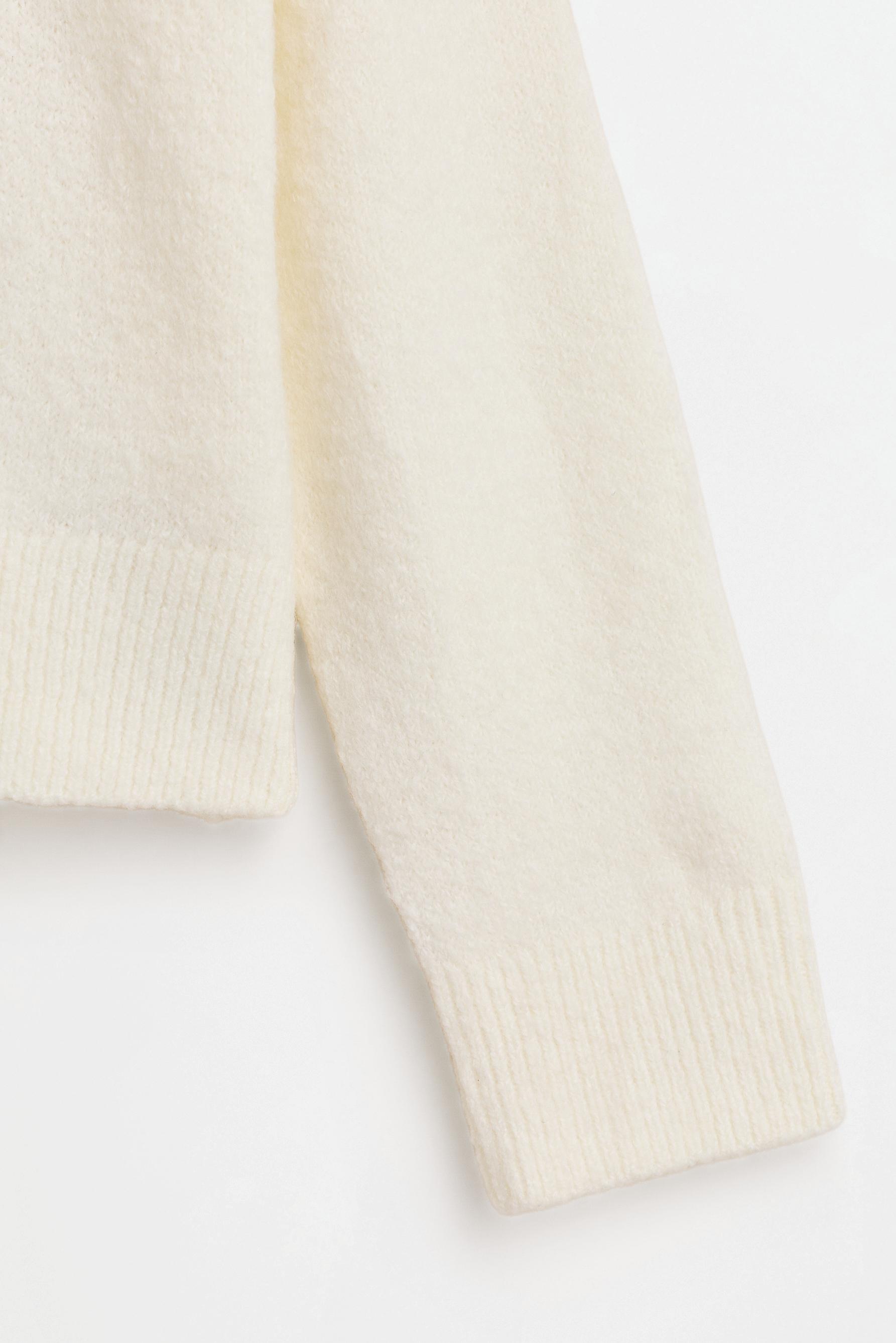 Fluffy knit sweater — OFF WHITE
