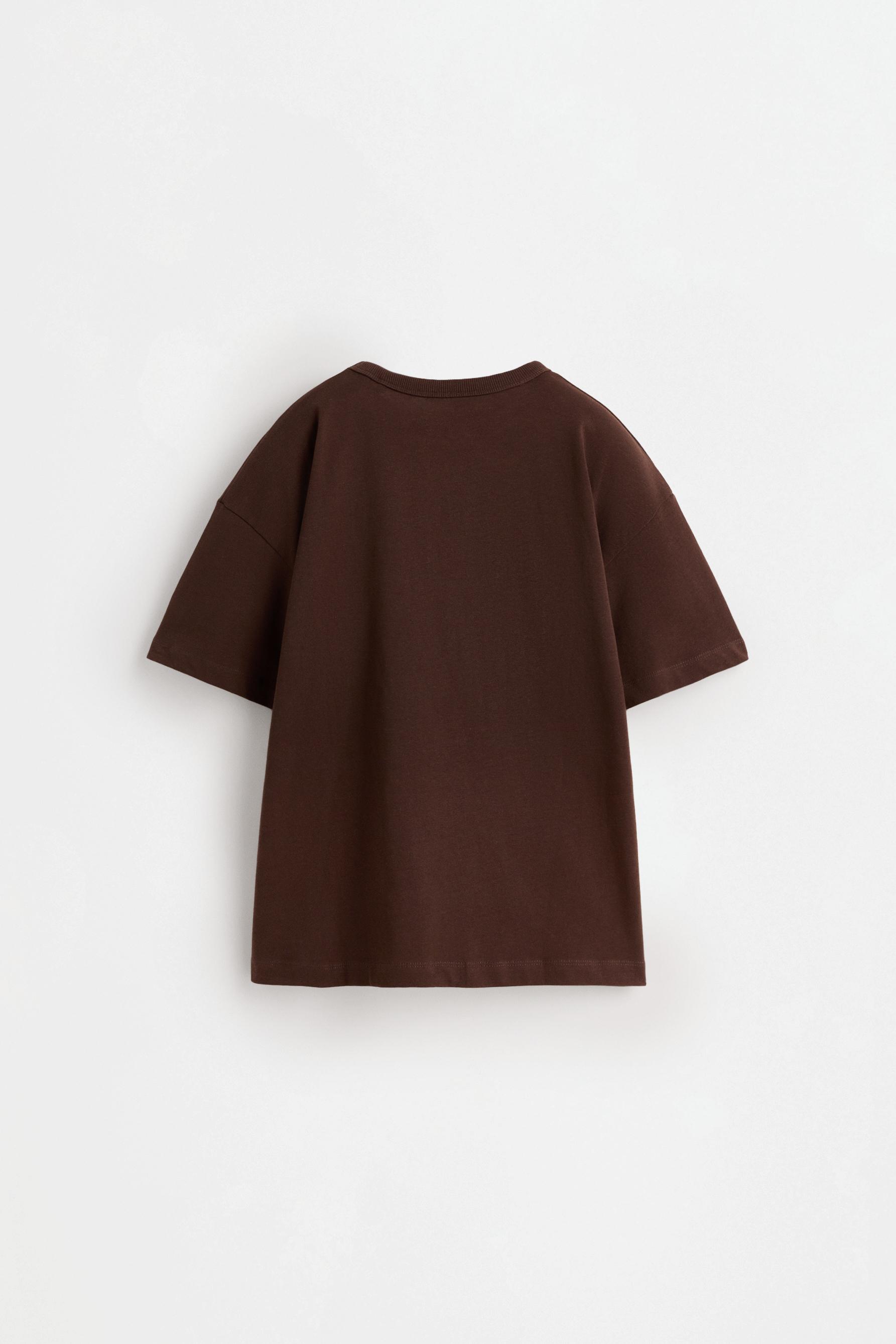 Raised text T-shirt — CHOCOLATE