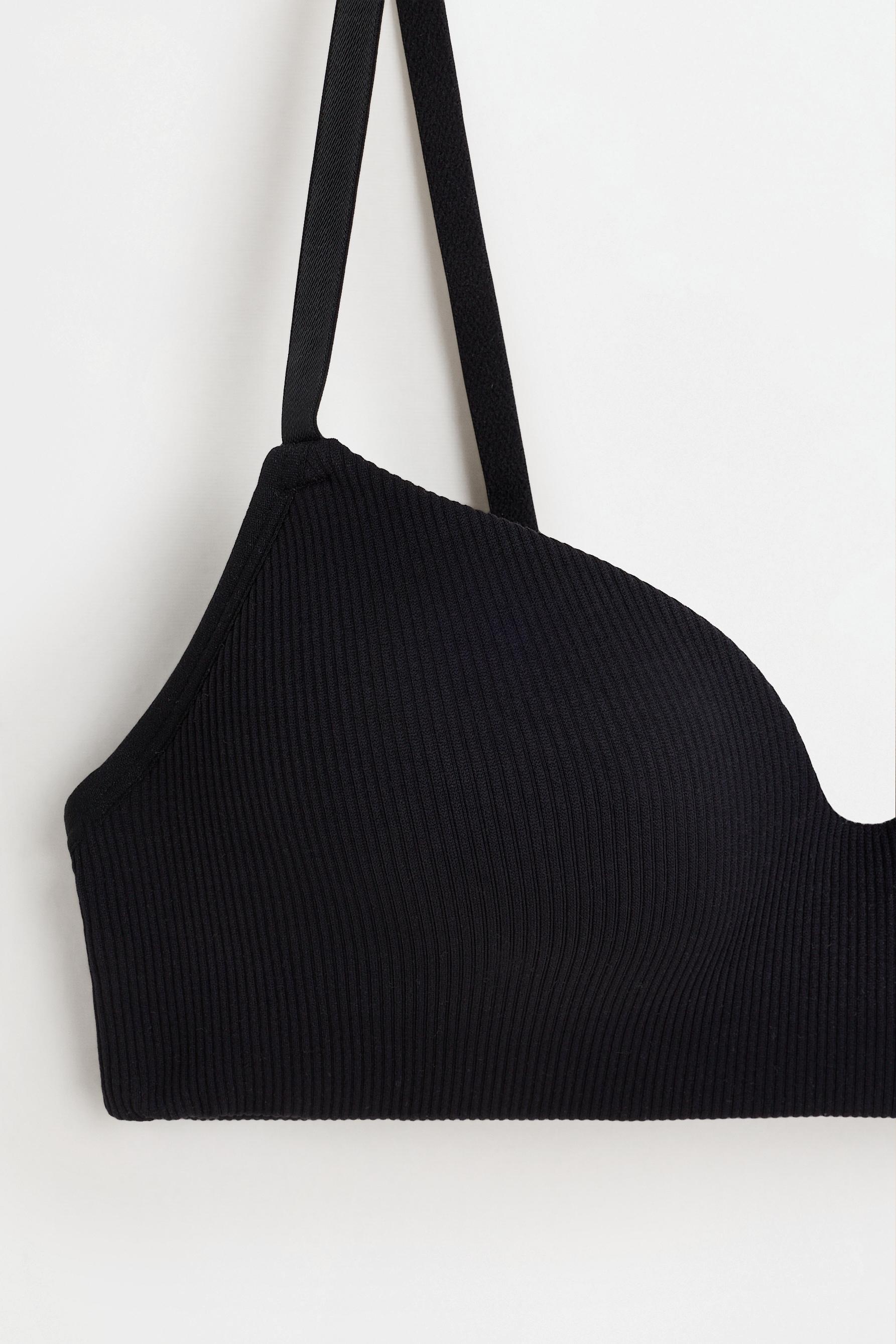 Seamless pre-shaped bra — BLACK