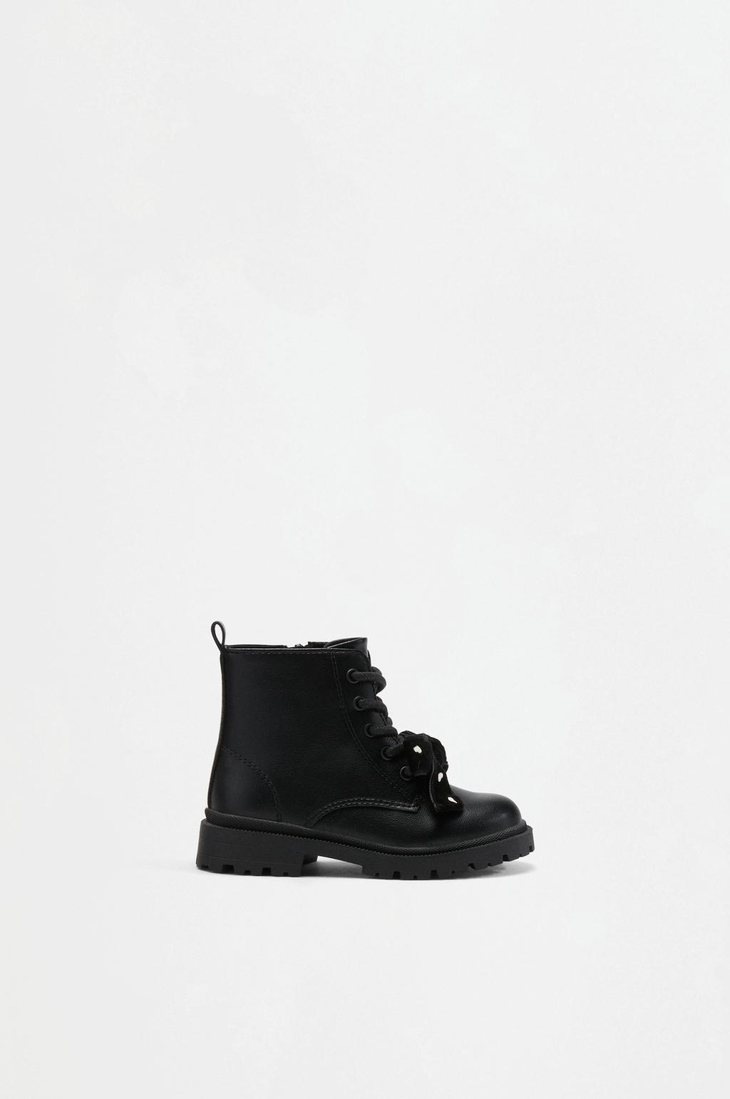 Bow lug-sole boots