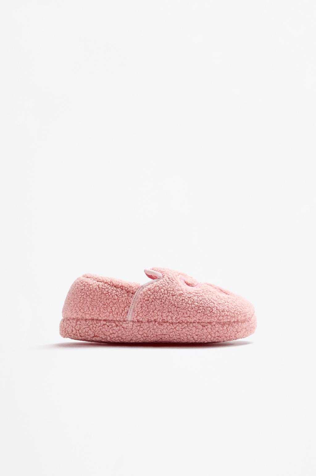 Zapatilla de casa lazo suave pechada