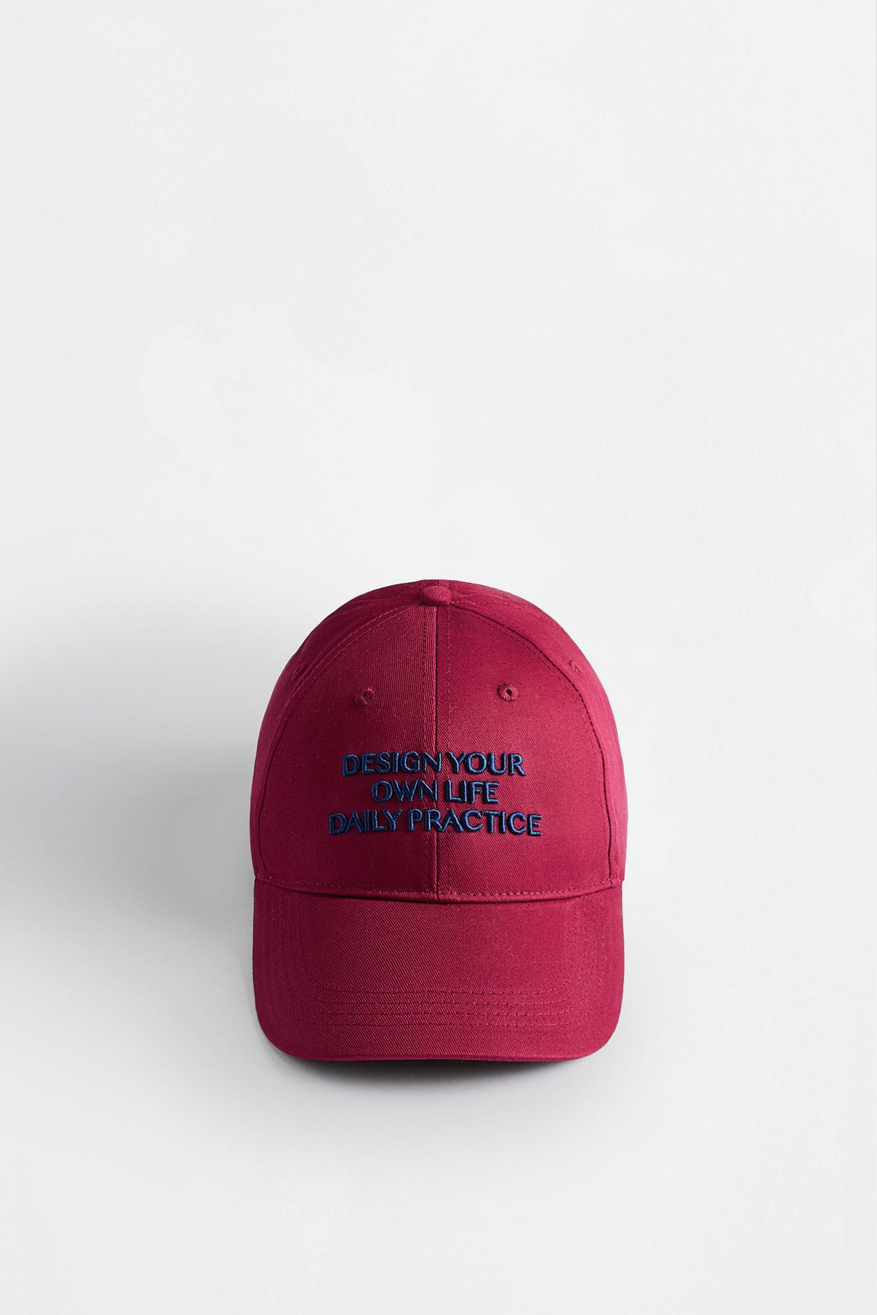 Slogan embroidery cap — BURGUNDY