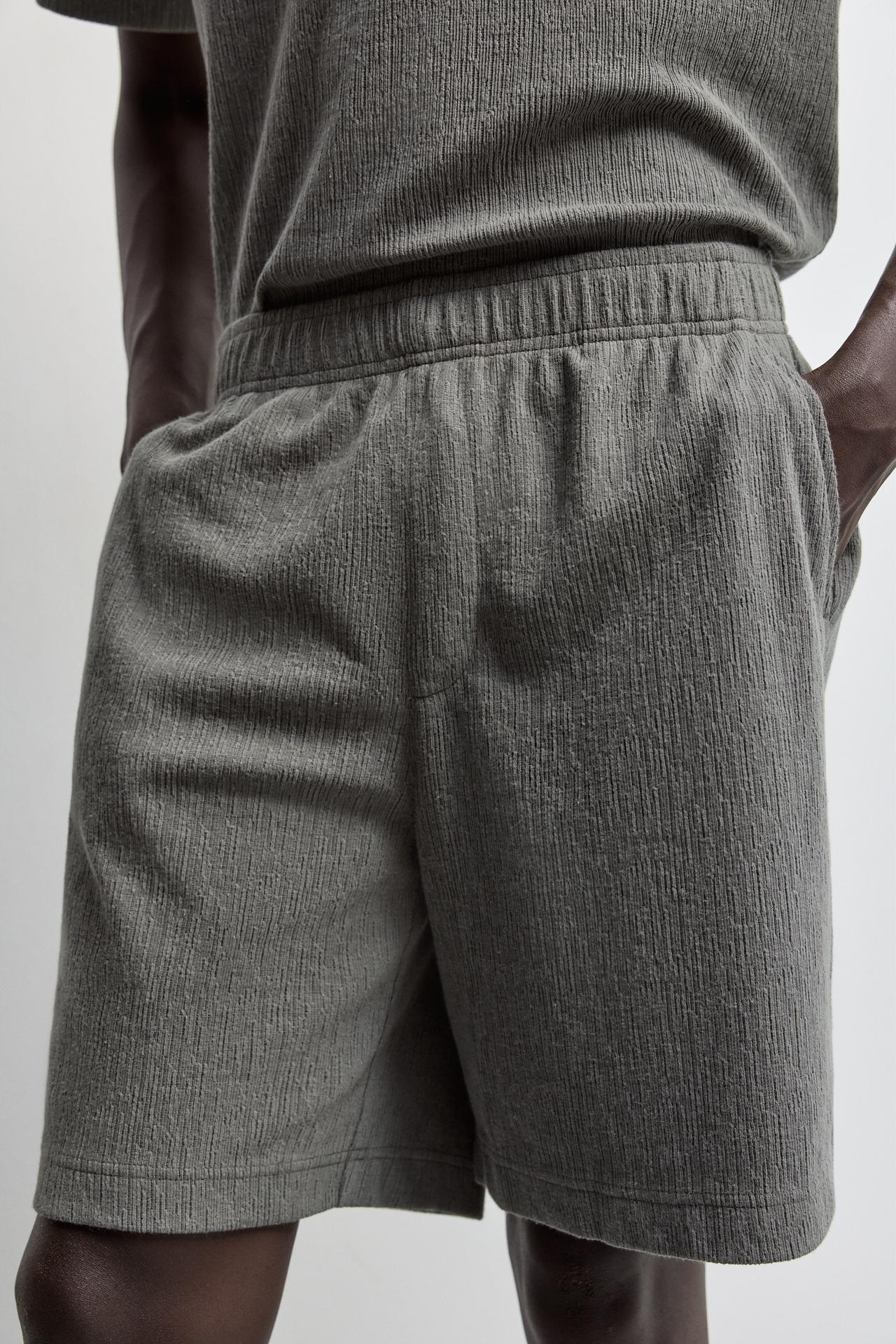 Rustic textured Bermuda shorts — MEDIUM GREEN