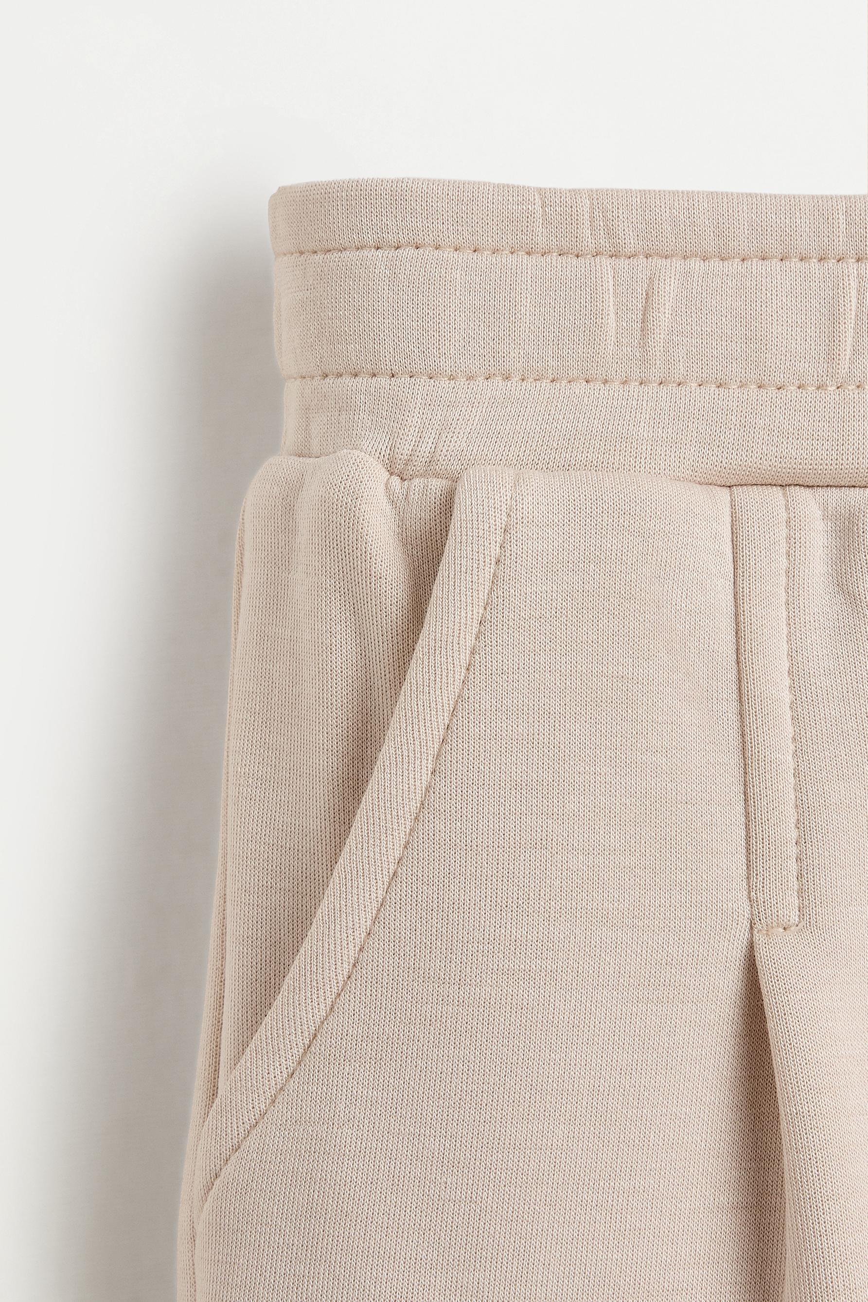 Flowing plush pleated shorts — BEIGE