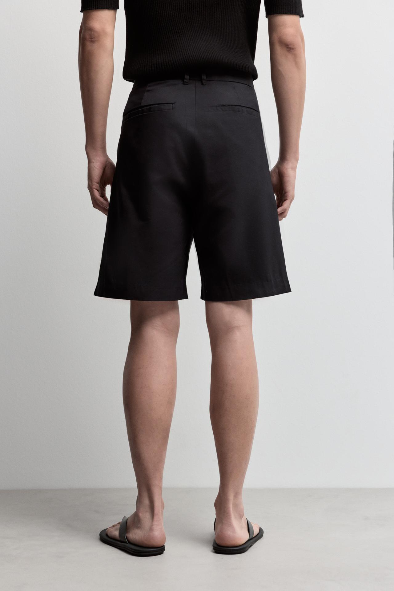 Pleated chino Bermuda shorts — BLACK