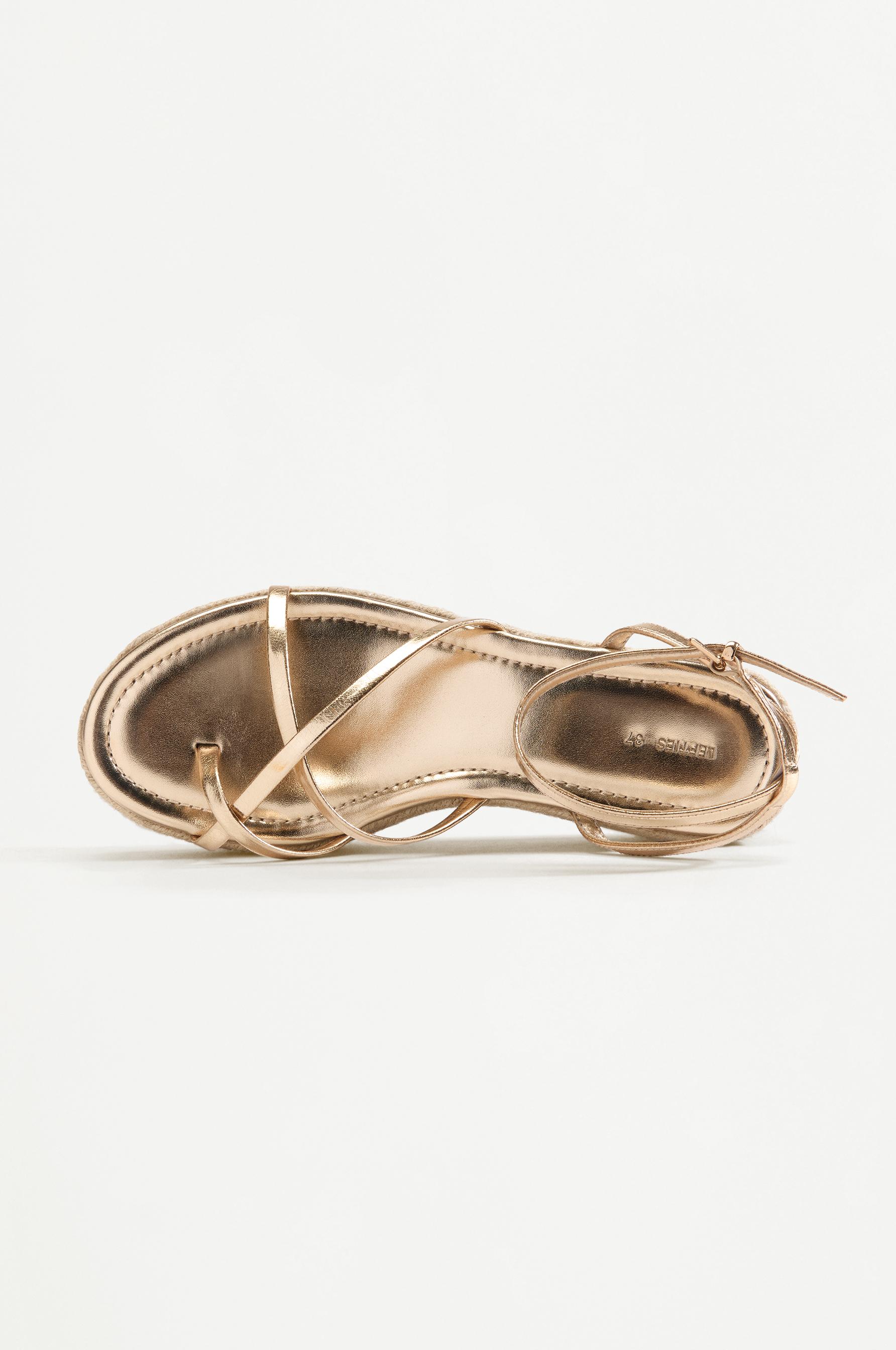 Metallic wedge sandals with straps — GOLD